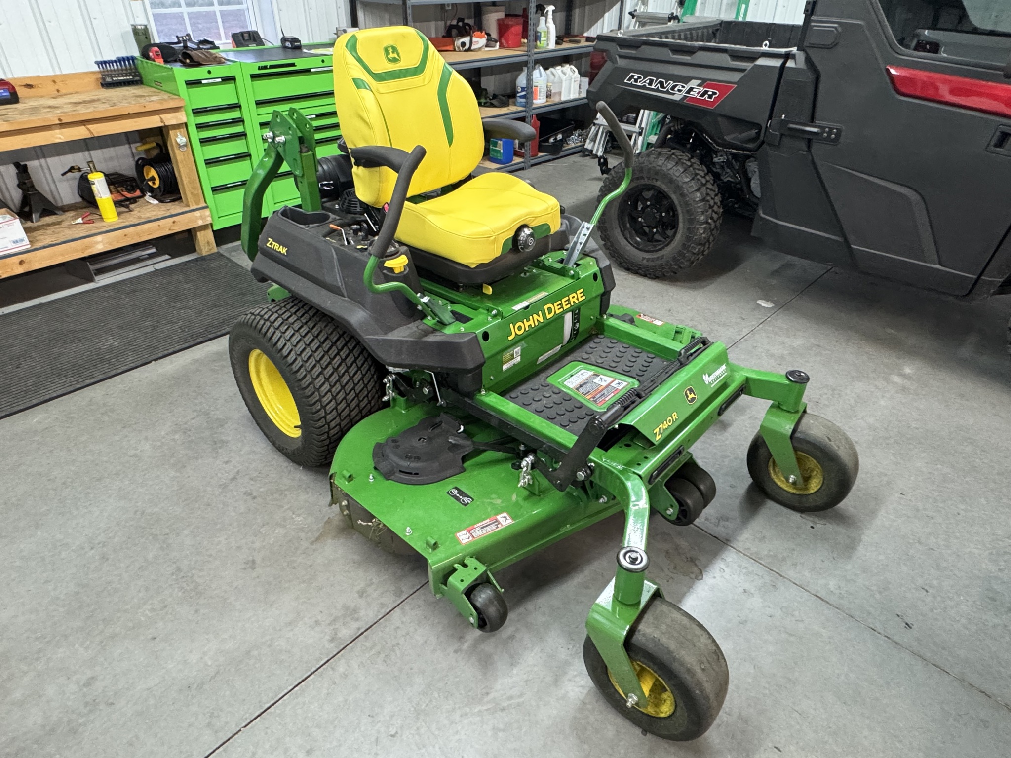 2025 John Deere Z740R Image 1