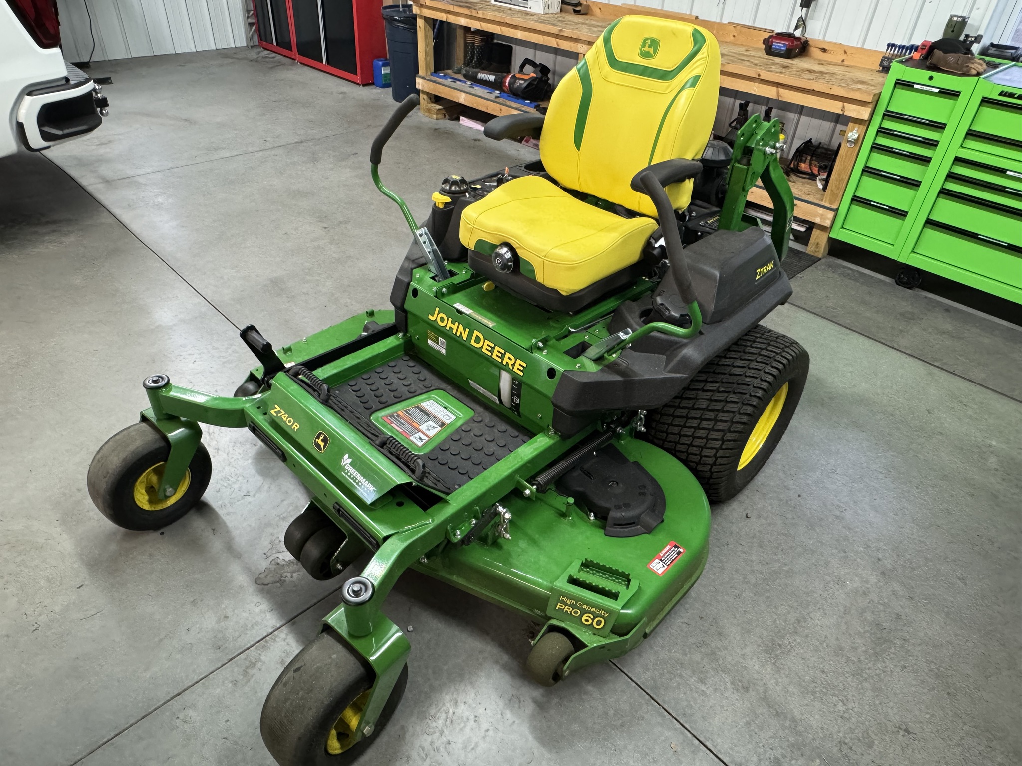 2025 John Deere Z740R Image 4