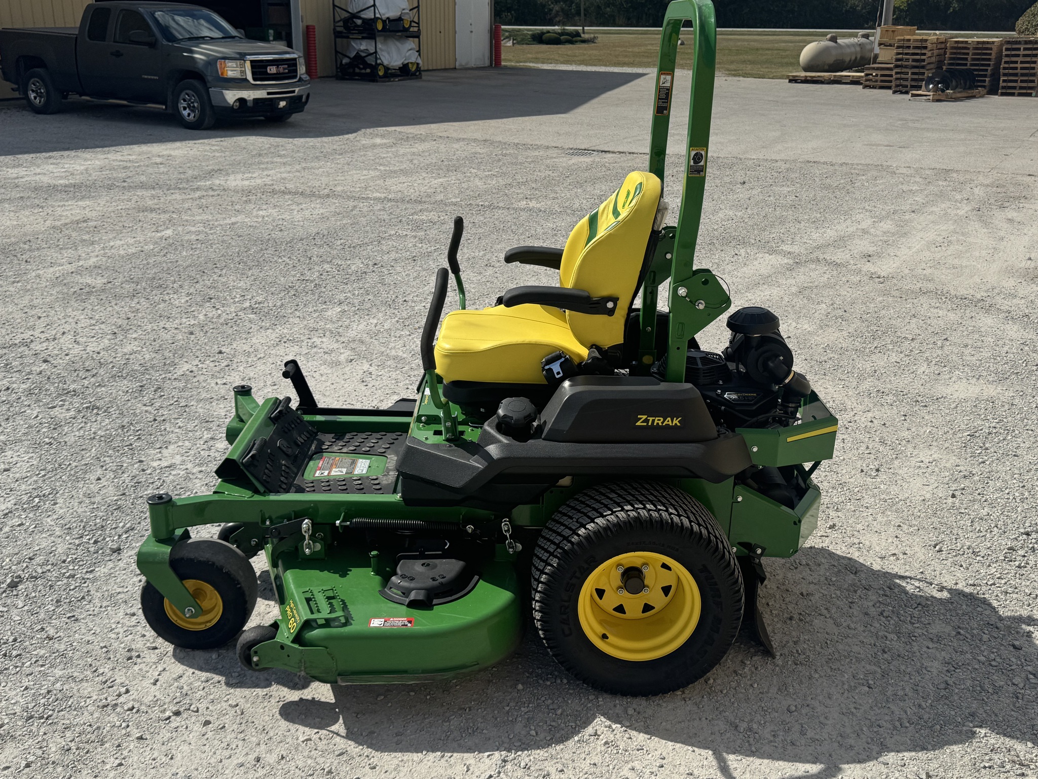 2025 John Deere Z740R Image 6