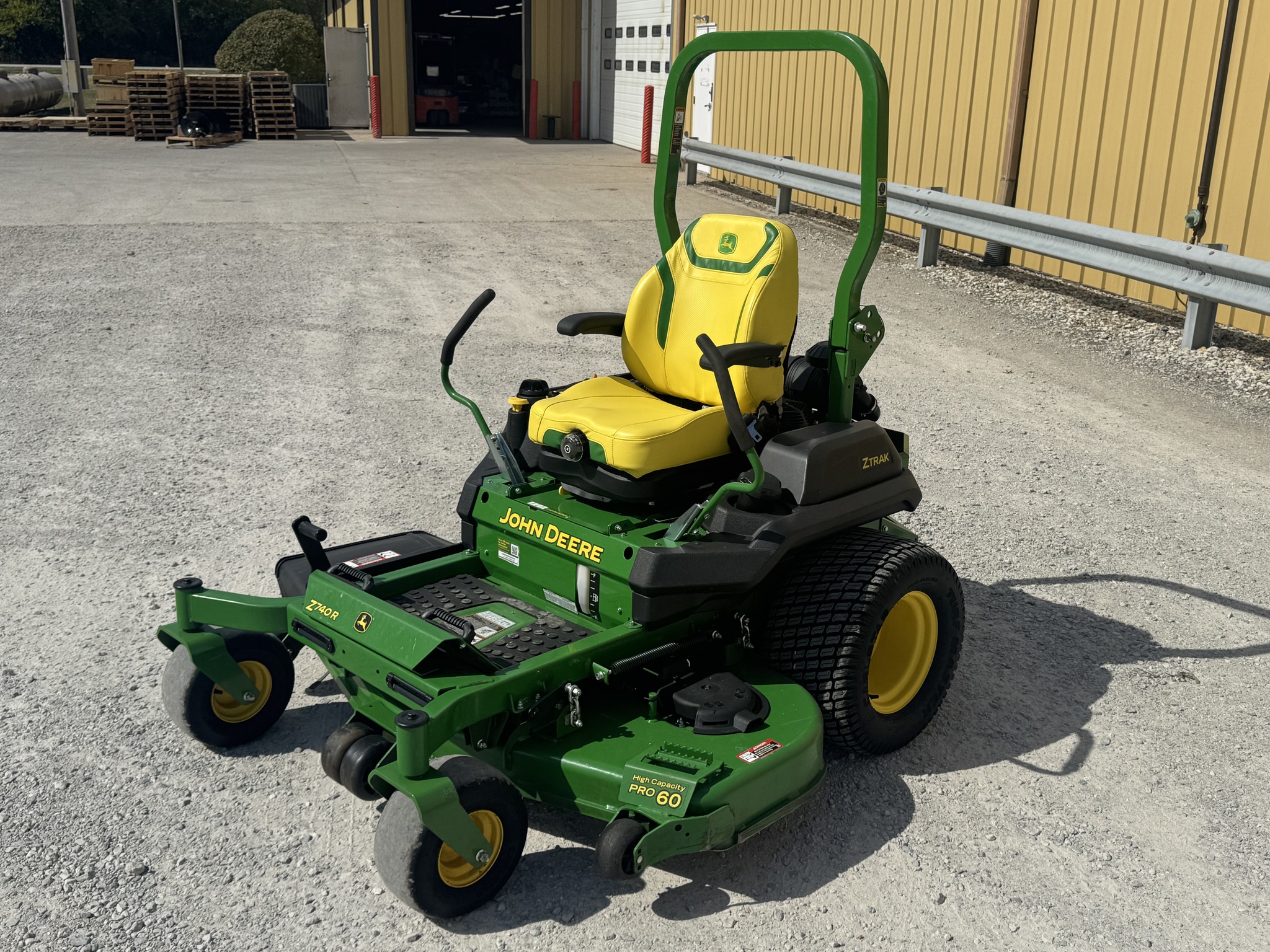 2025 John Deere Z740R Image 7