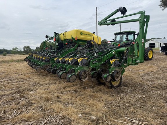 Photo of 2023 John Deere 1795