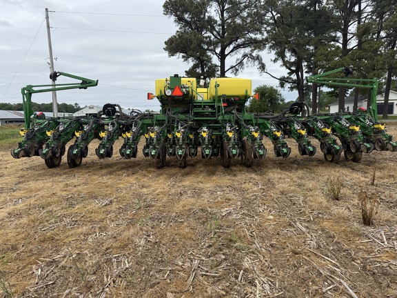 Photo of 2023 John Deere 1795