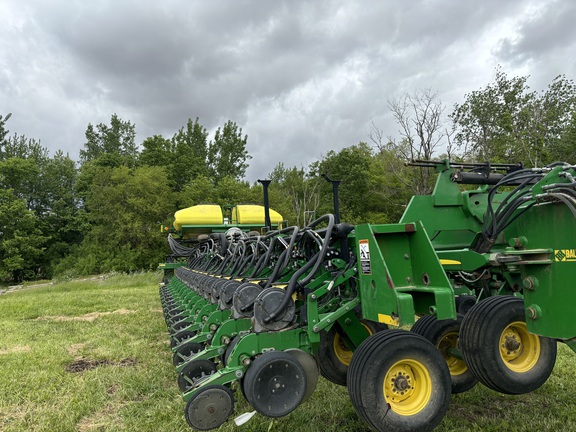 2011 John-Deere DB90