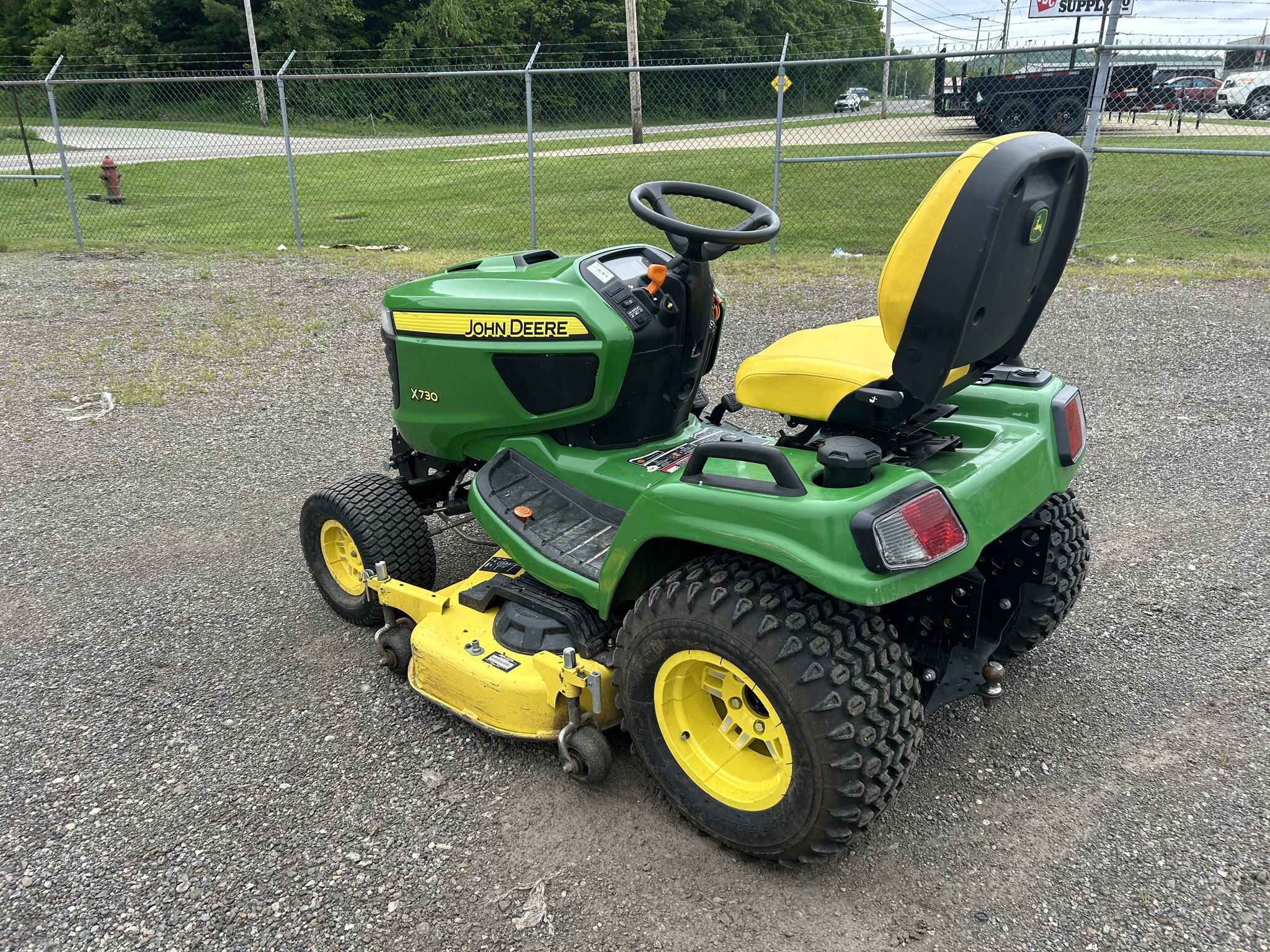 2022 John Deere X730 Image 3