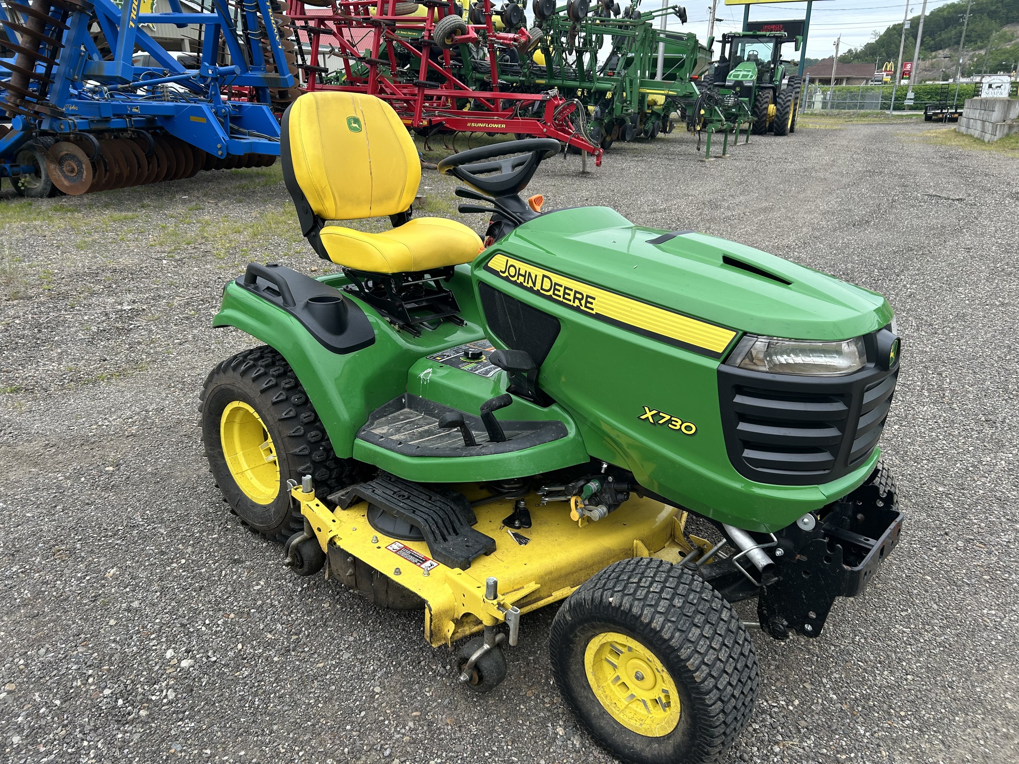 2022 John Deere X730 Image 7
