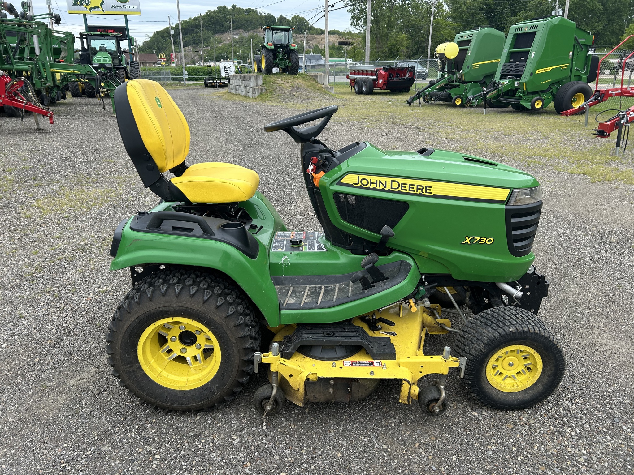 2022 John Deere X730 Image 6