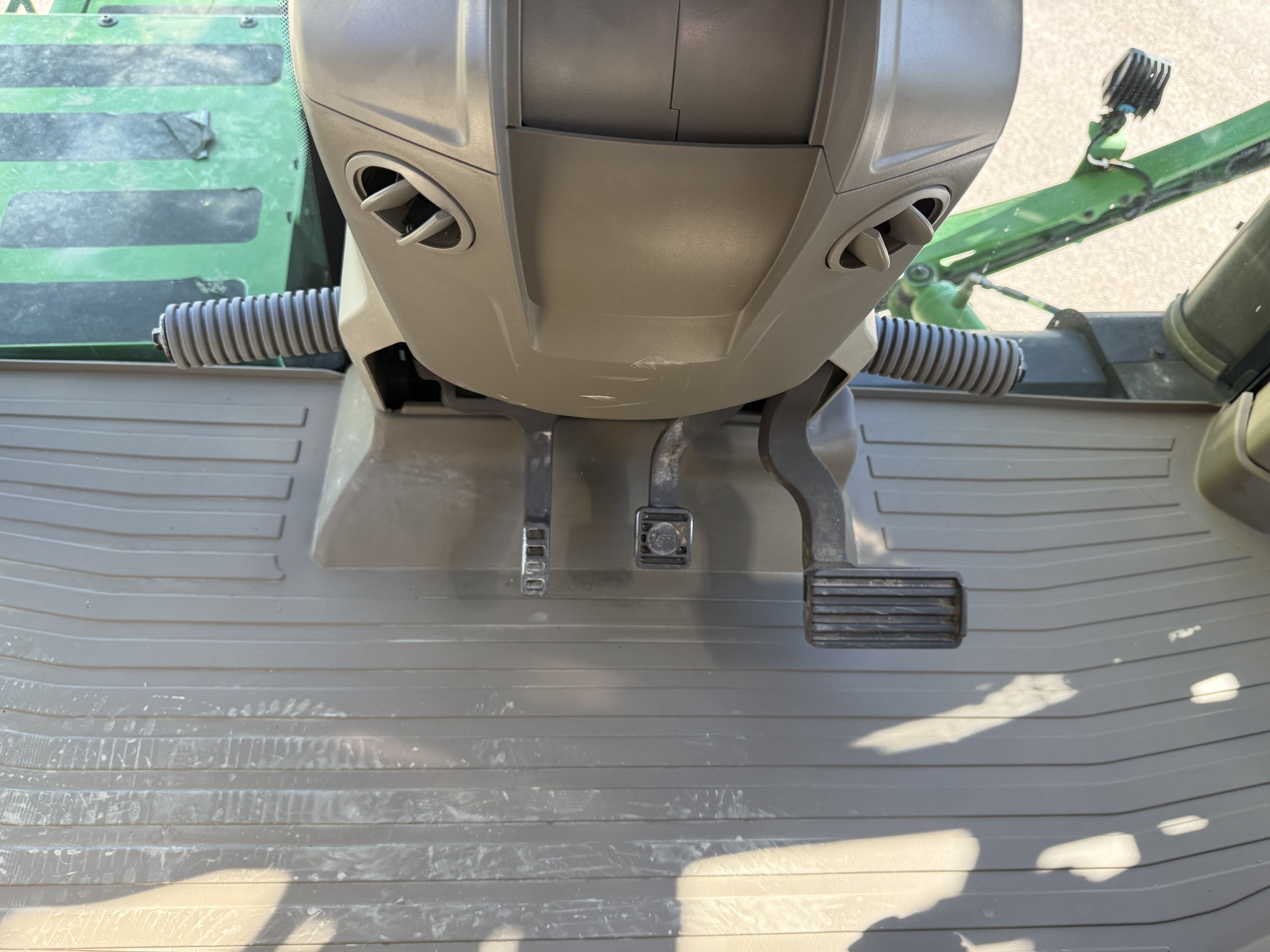 2023 John Deere 412R Image 12