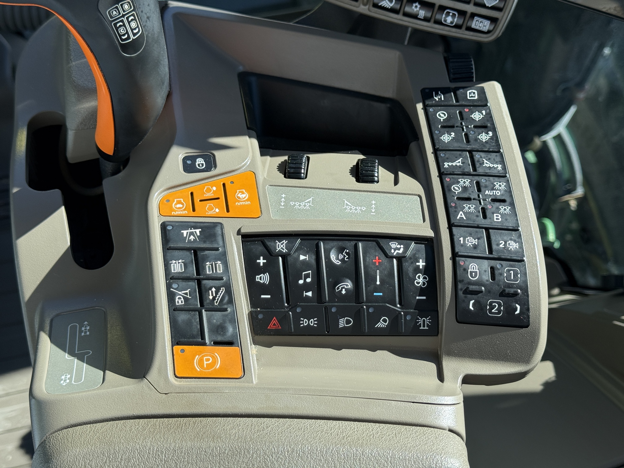 2023 John Deere 412R Image 15