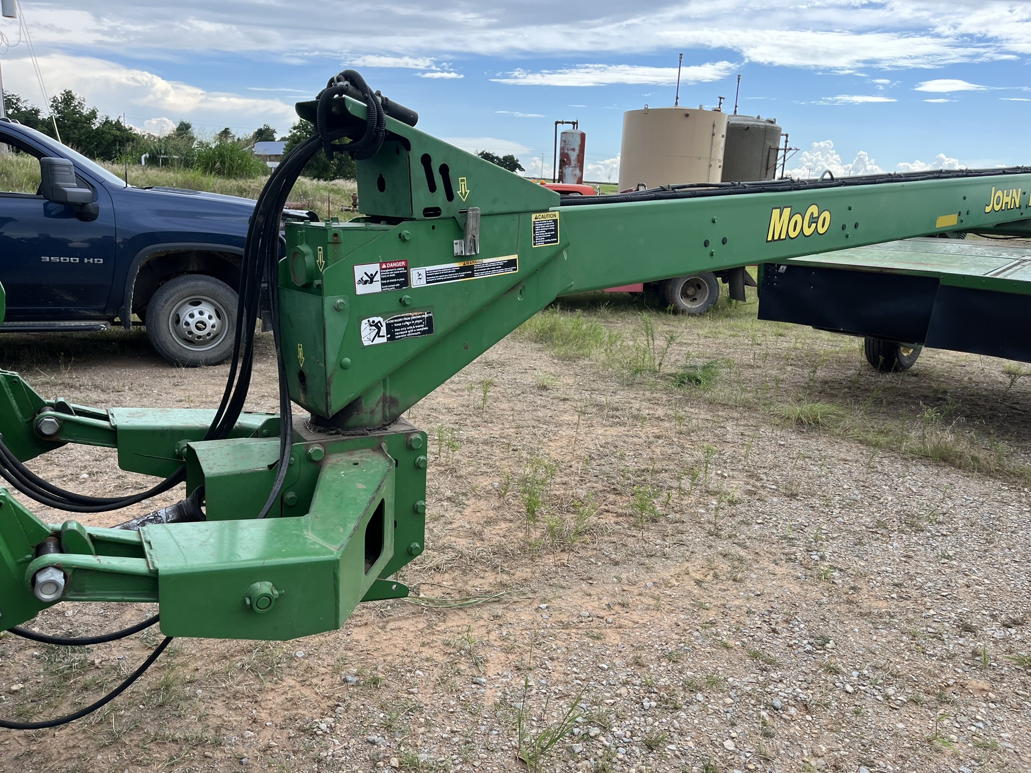 2012 John Deere 946 Image 2