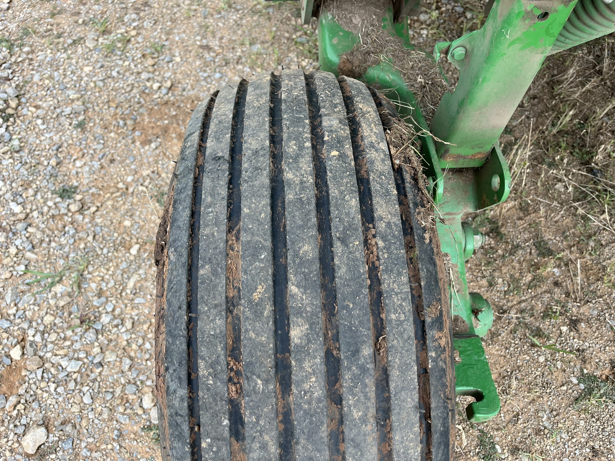2012 John Deere 946 Image 12