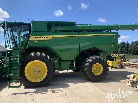 Photo of 2025 John Deere S7 700