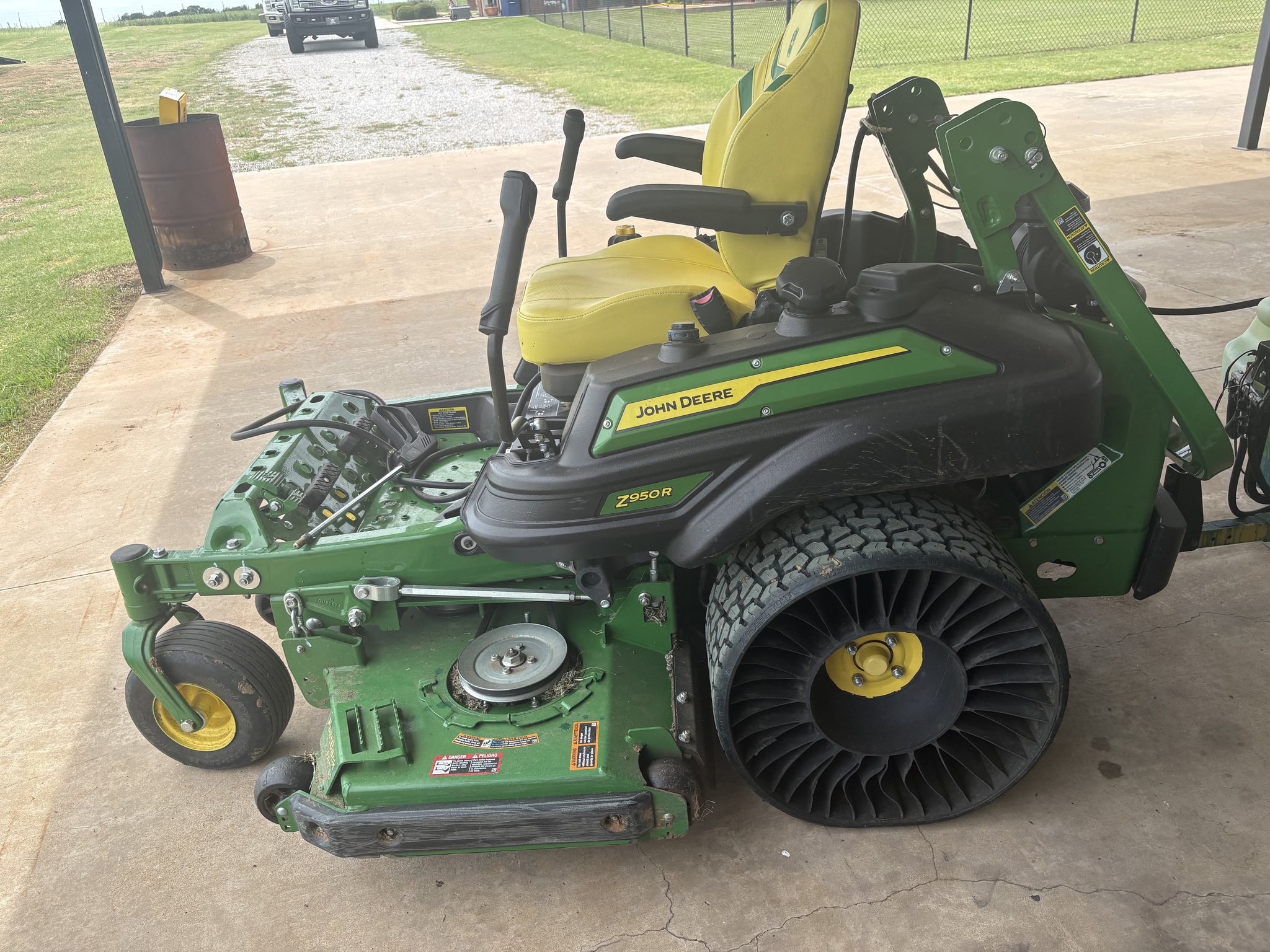 2023 John Deere Z950R Image 2