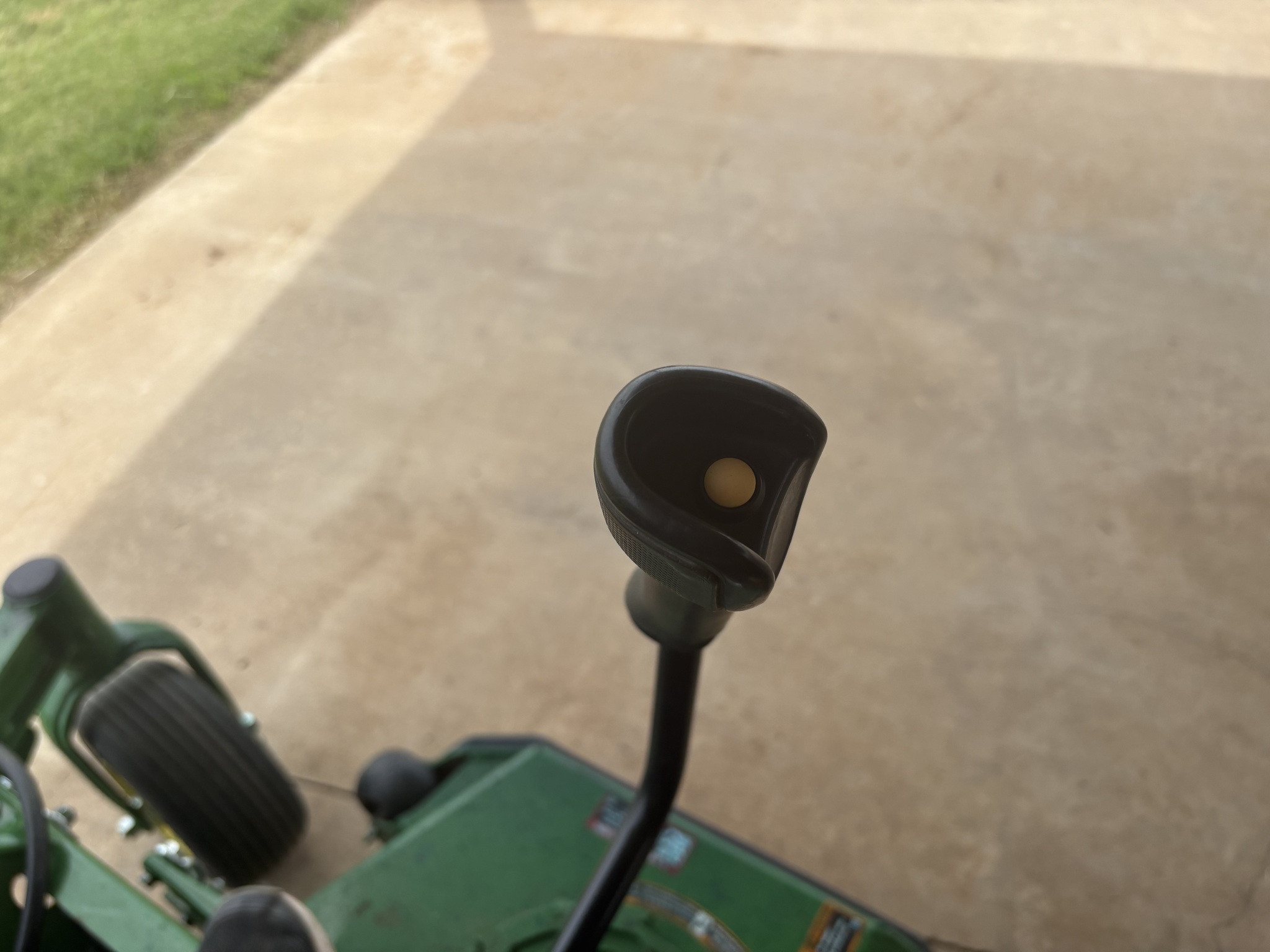 2023 John Deere Z950R Image 12