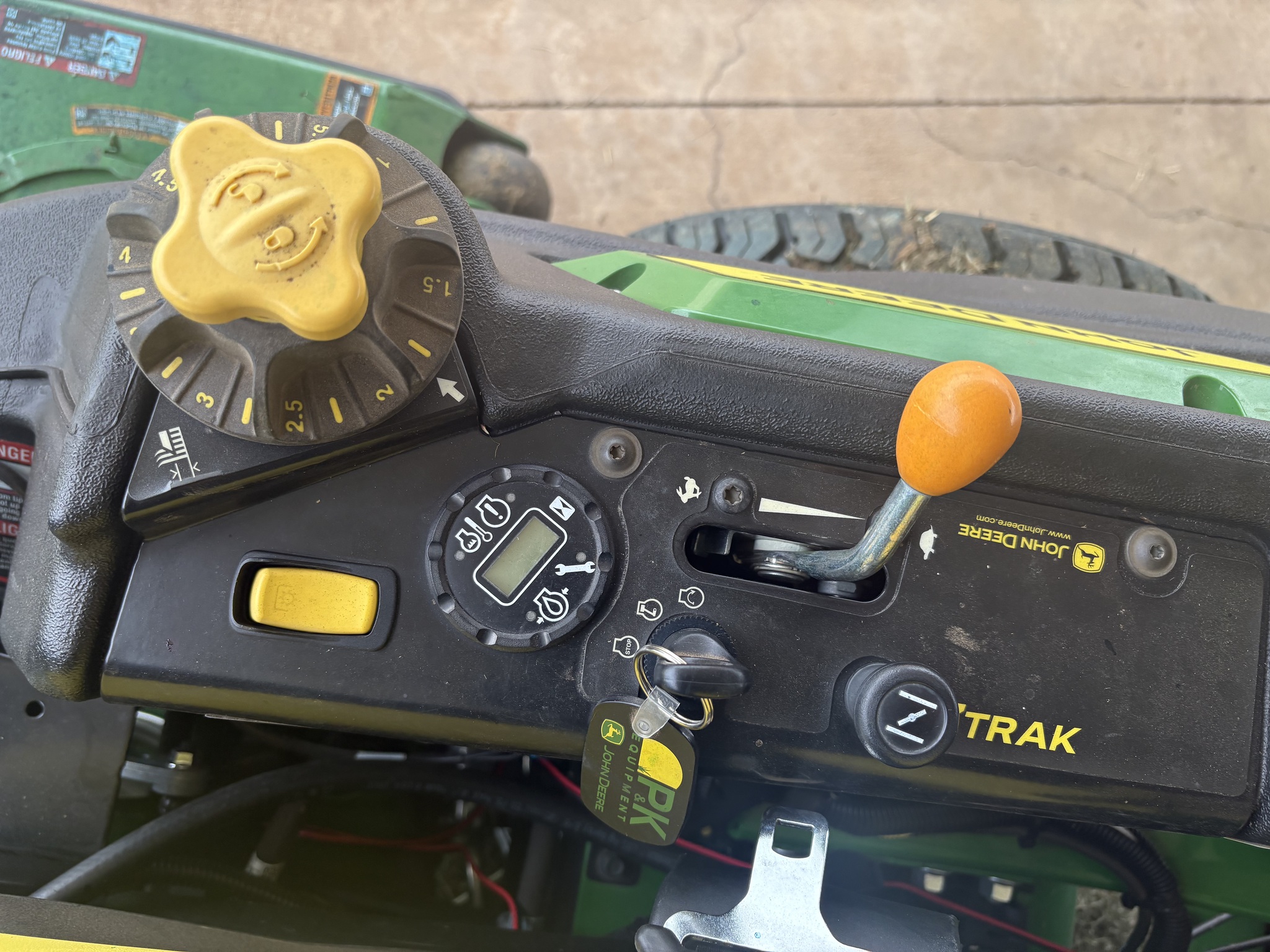 2023 John Deere Z950R Image 16