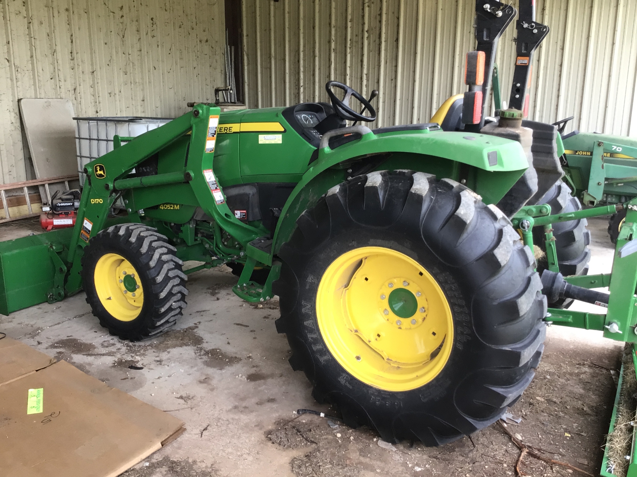 2015 John Deere 4052M Image 7