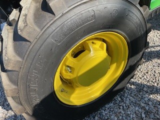 2023 John Deere 2025R Image 9