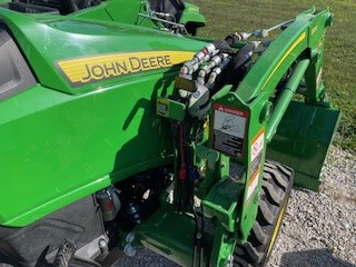 2023 John Deere 2025R Image 6