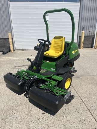 Used 2024 John Deere 2400 PrecisionCut Tri-Plex Greens / Tee Mower Riding Greens Mowers at Horizon Ag & Turf in Calgary, AB - Photo2