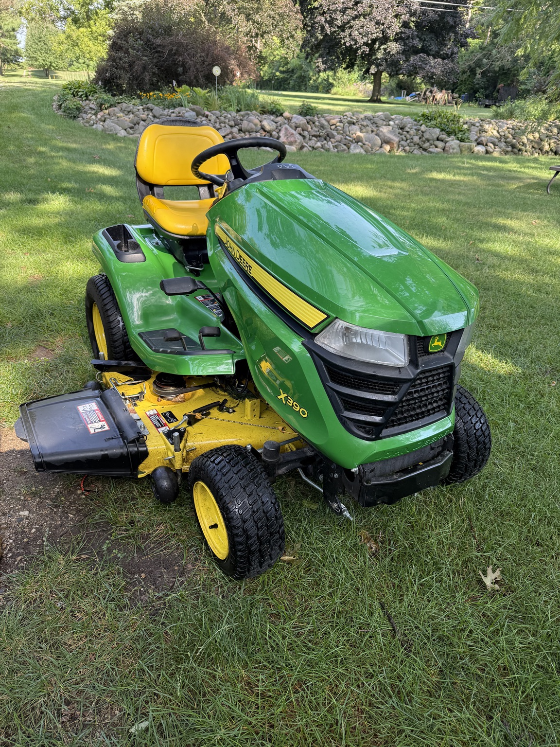 2016 John Deere X390 Image 2