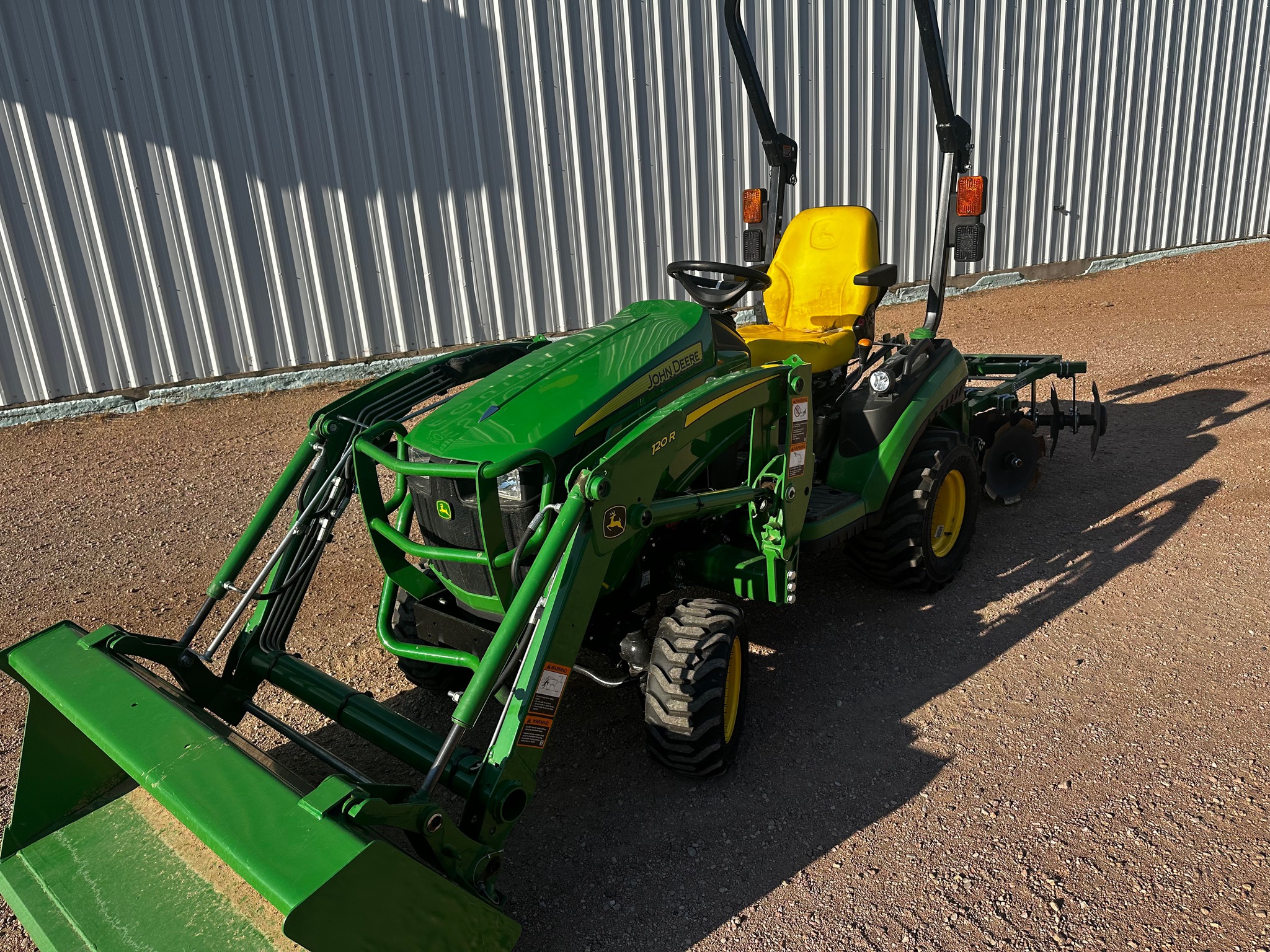 2019 John Deere 1025R Image 3