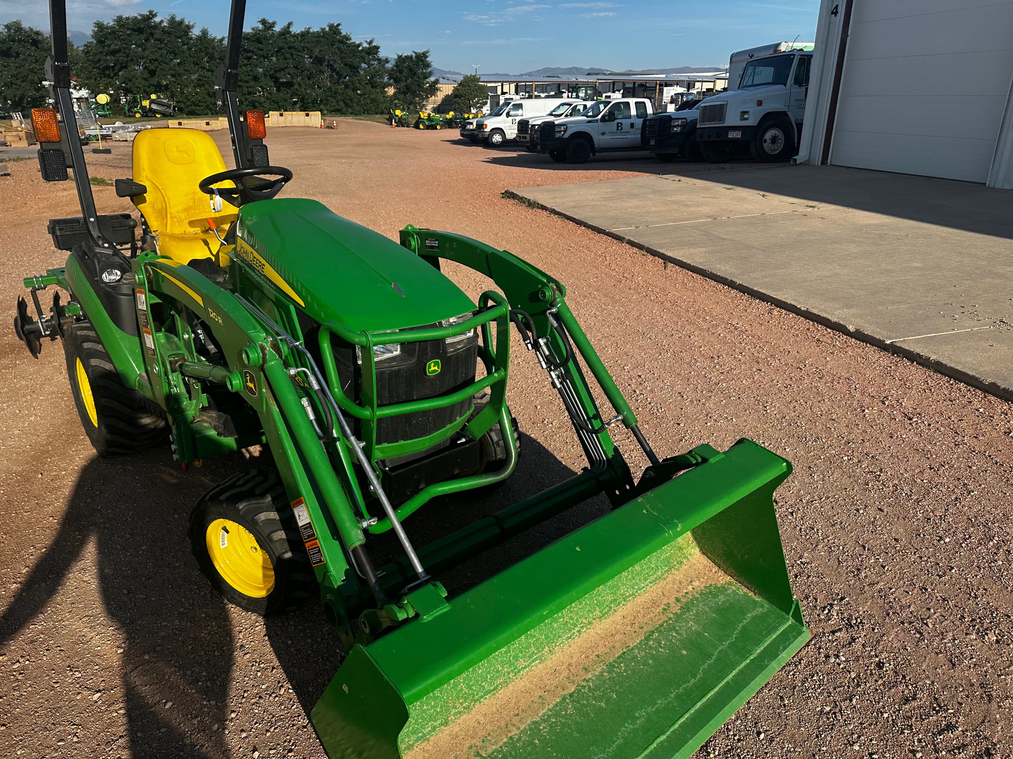 2019 John Deere 1025R Image 5