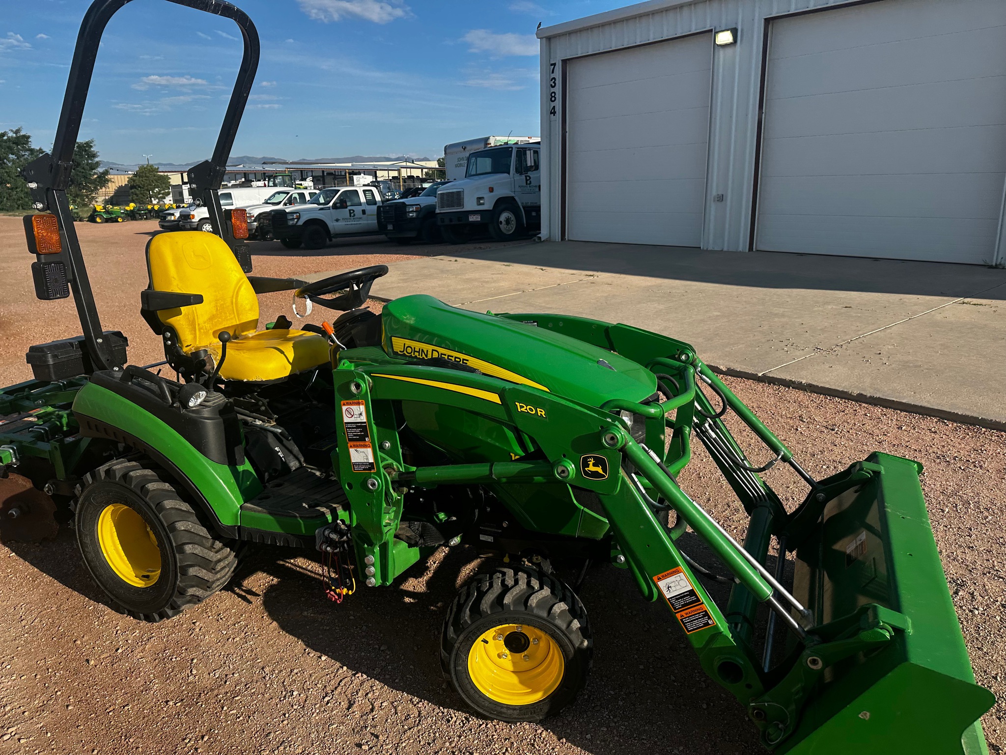 2019 John Deere 1025R Image 6