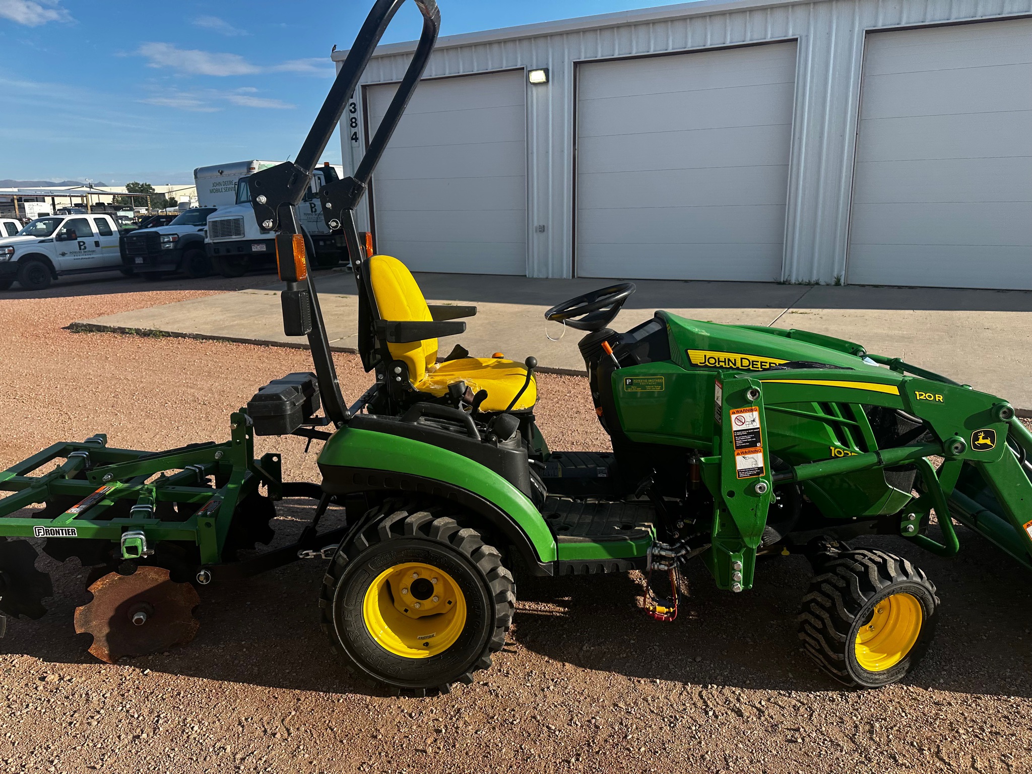 2019 John Deere 1025R Image 7