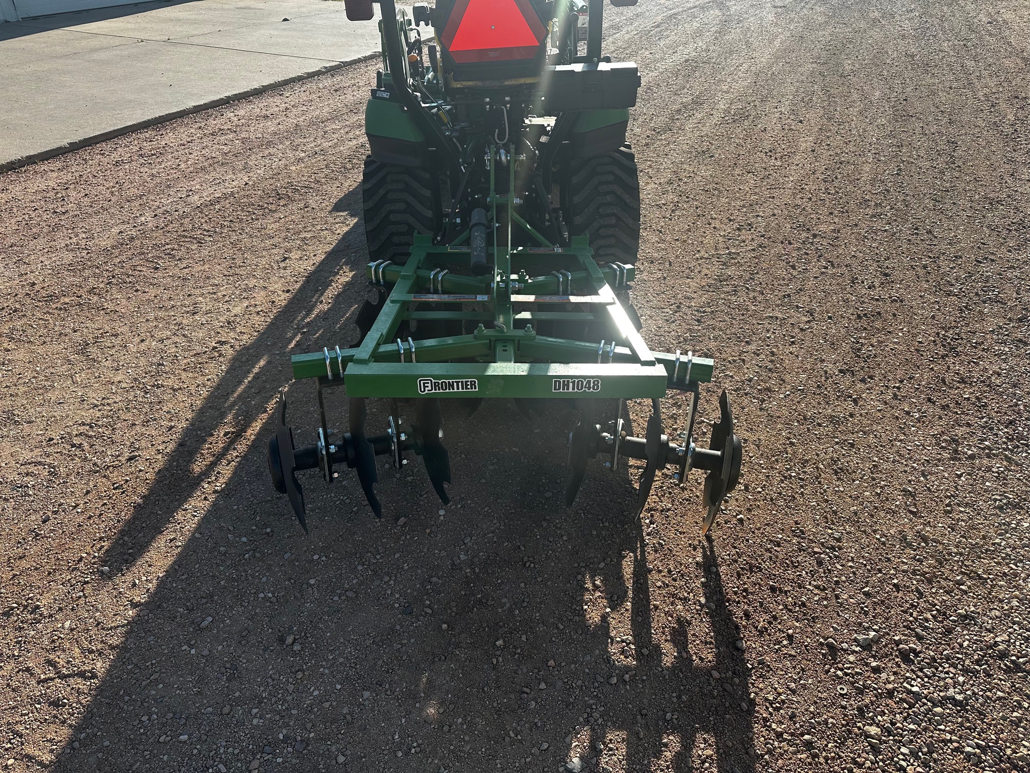 2019 John Deere 1025R Image 10