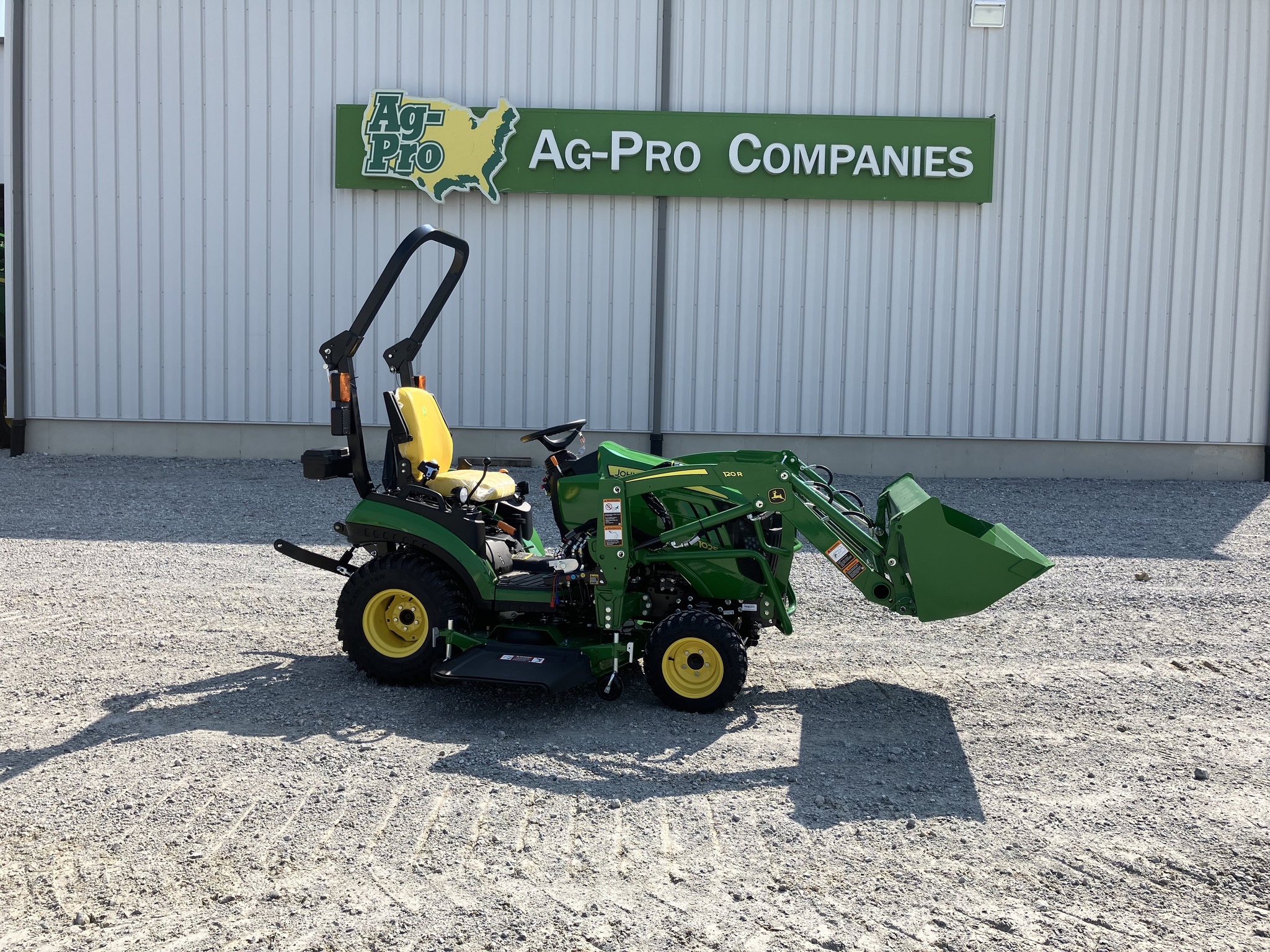 2025 John Deere 1025R Image 1