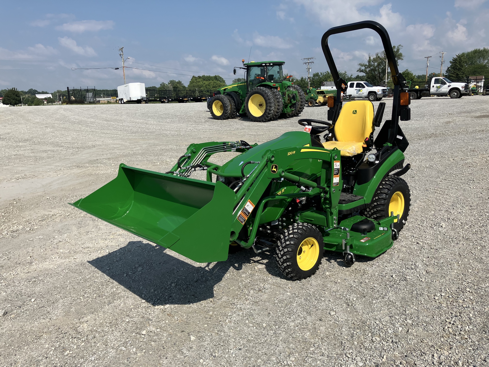 2025 John Deere 1025R Image 3