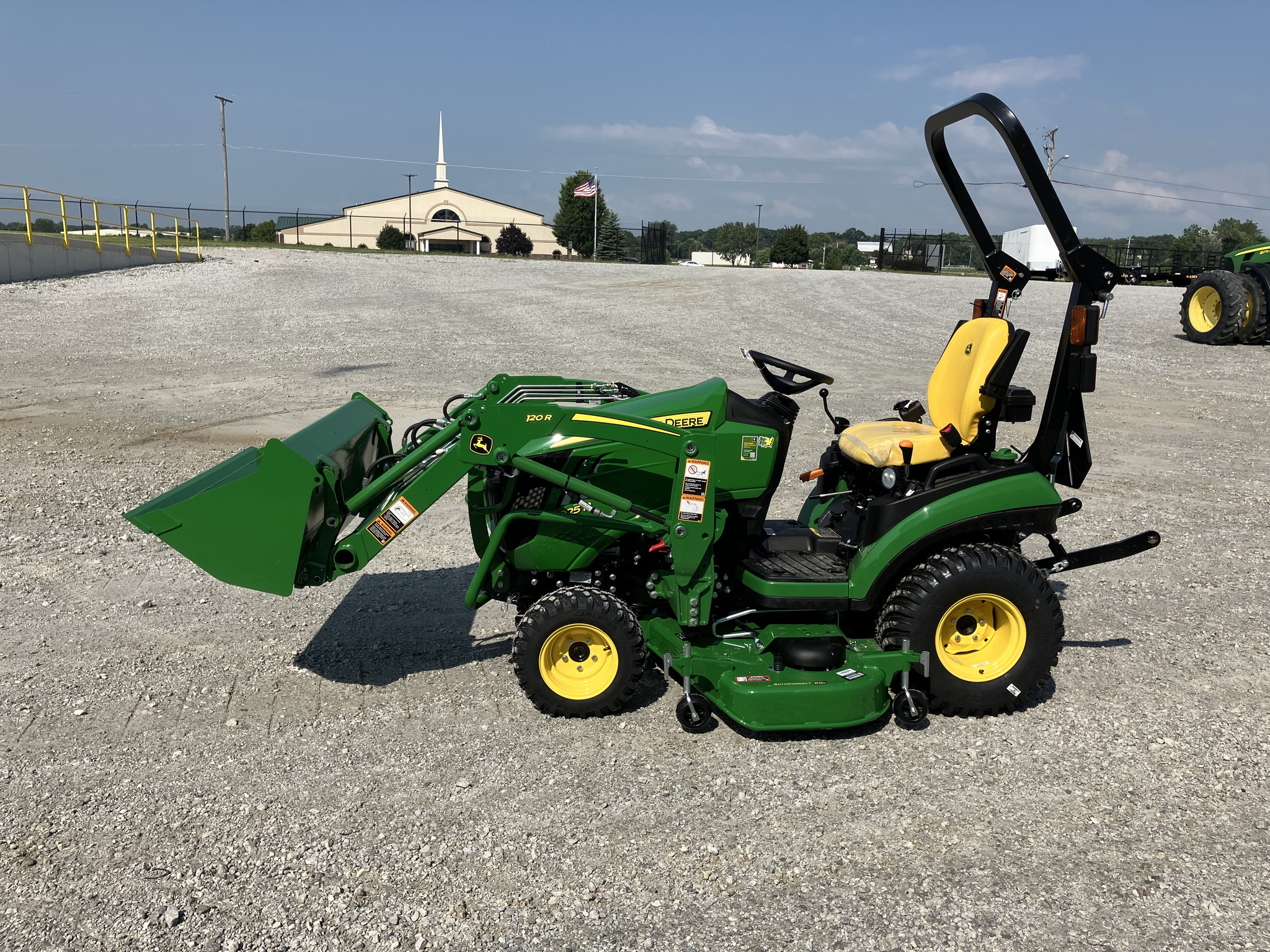 2025 John Deere 1025R Image 4