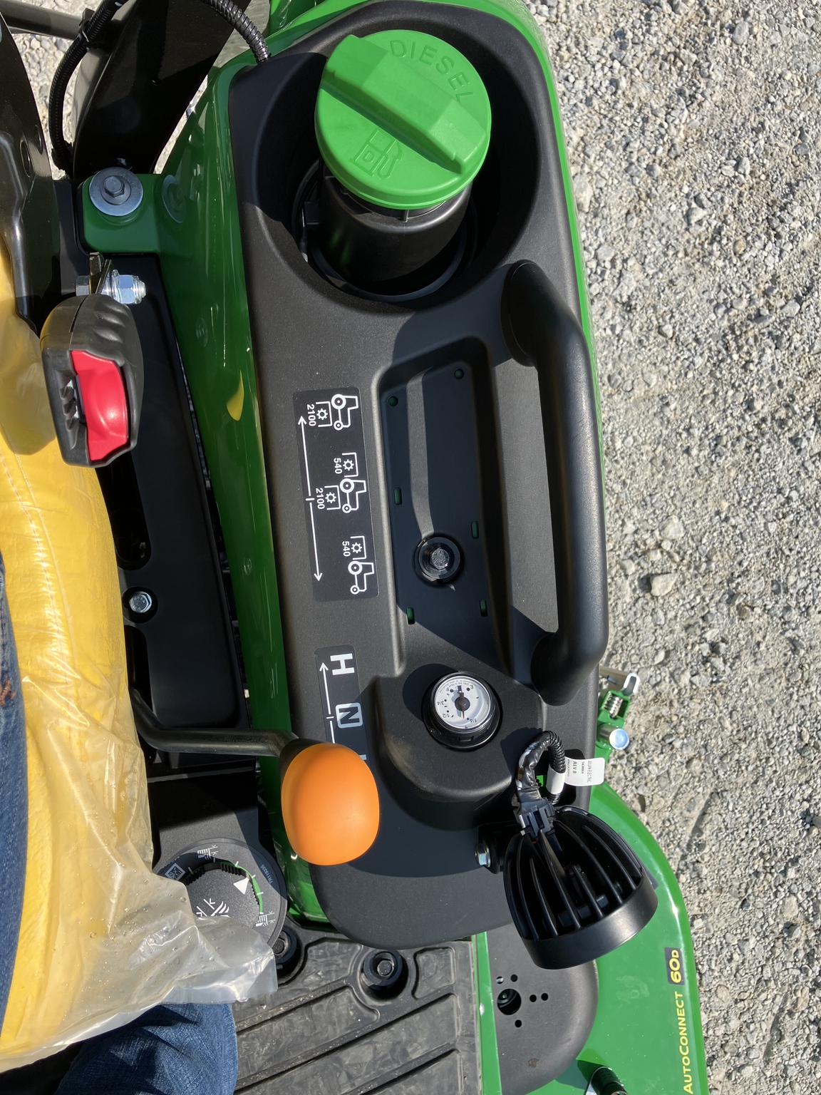 2025 John Deere 1025R Image 9
