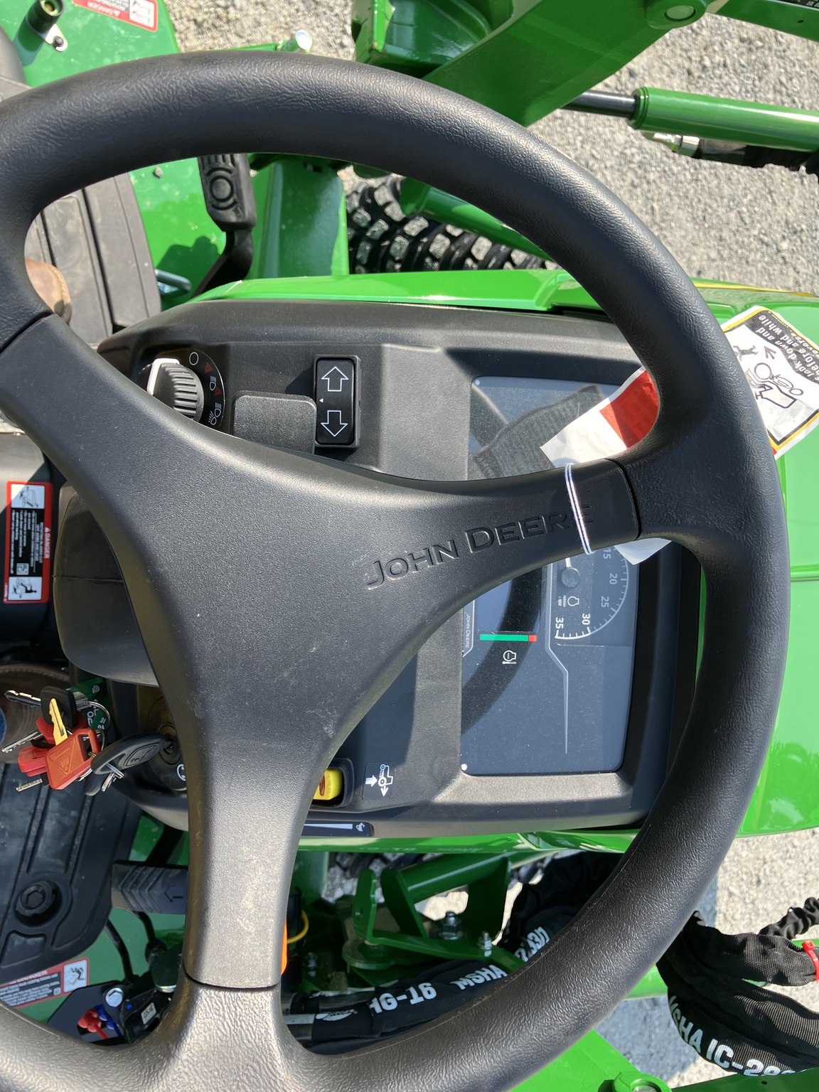 2025 John Deere 1025R Image 8