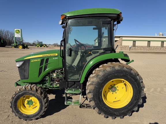 2022 John Deere 4066R - Photo6