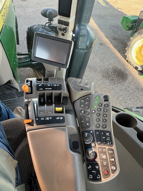 2013 John Deere 8310R Image 16