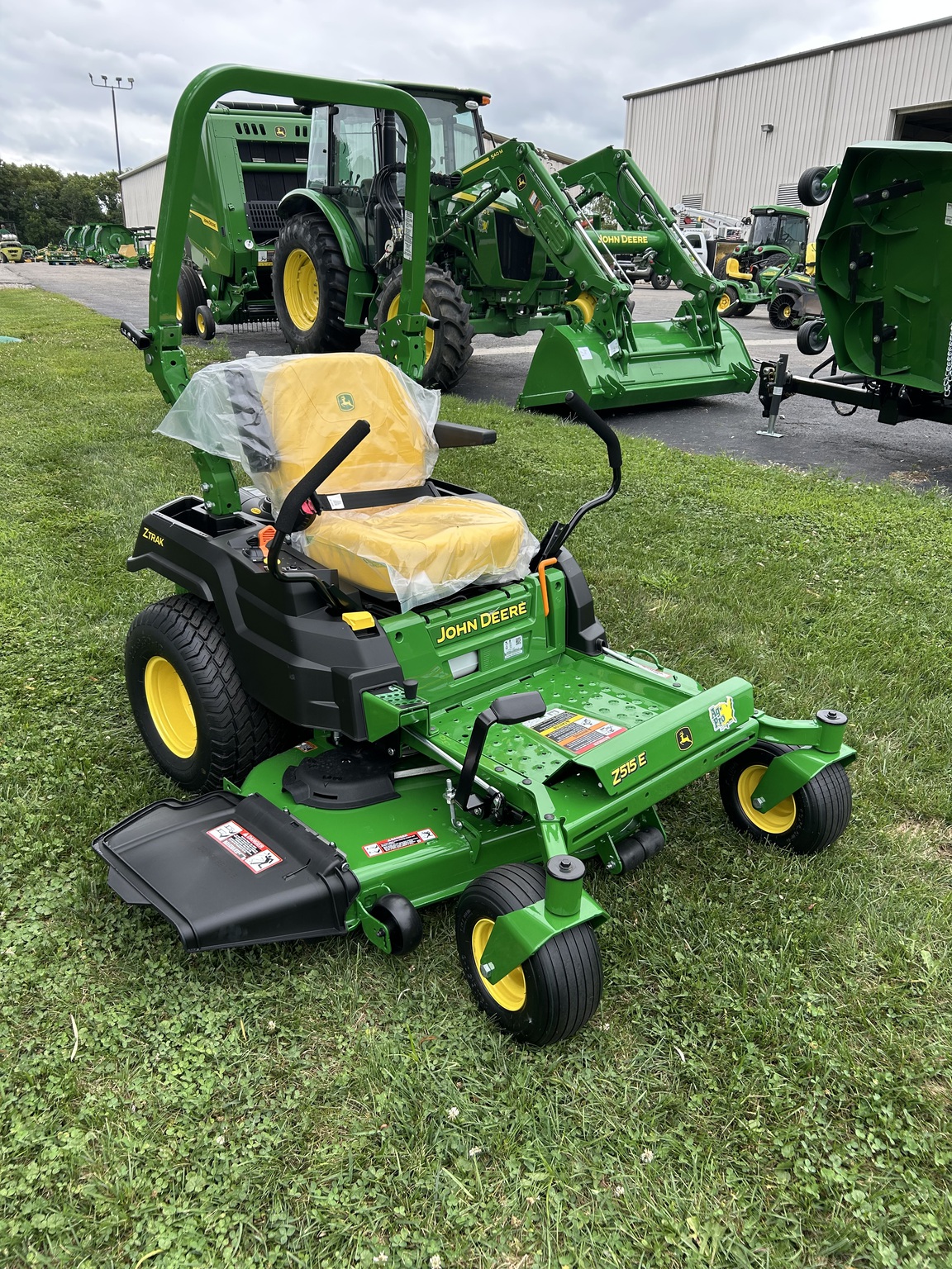 2025 John Deere Z515E Image 1