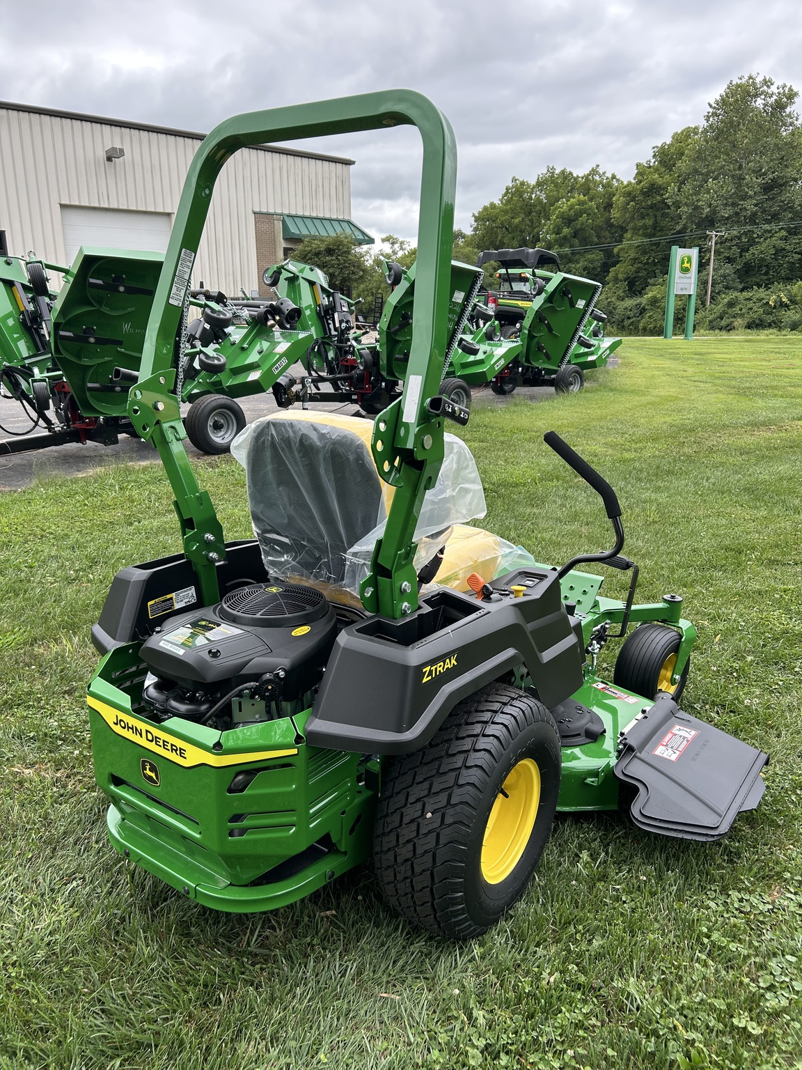 2025 John Deere Z515E Image 4