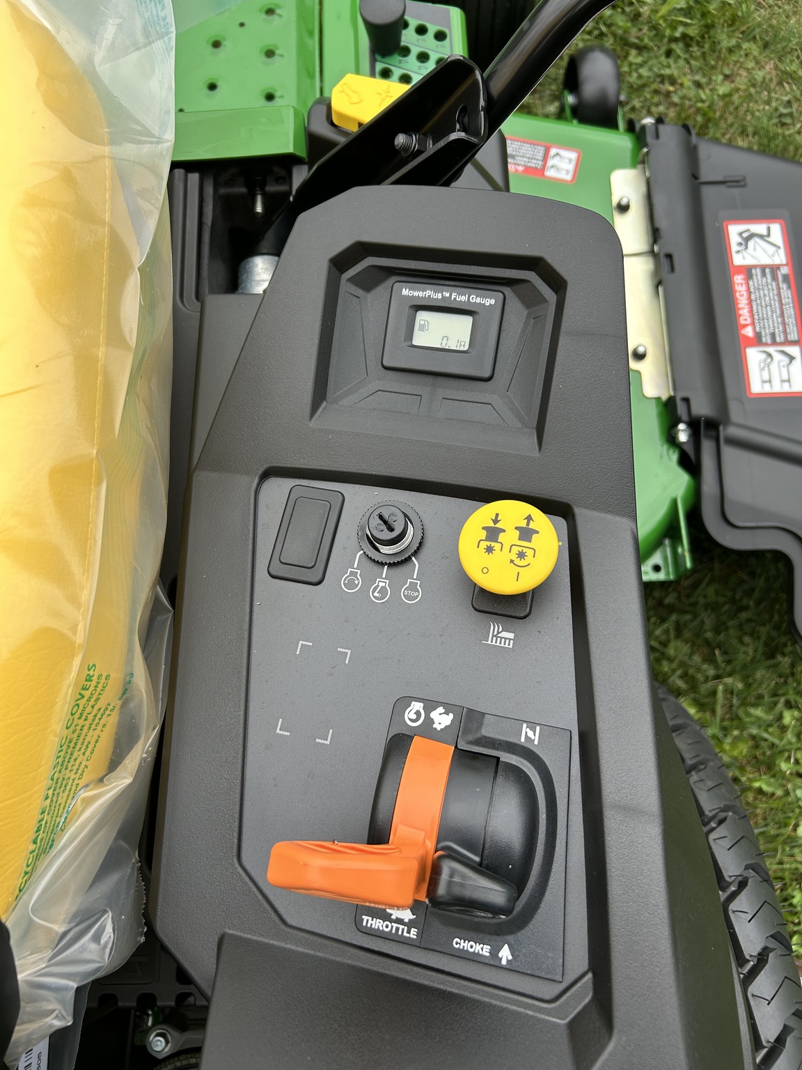 2025 John Deere Z515E Image 6