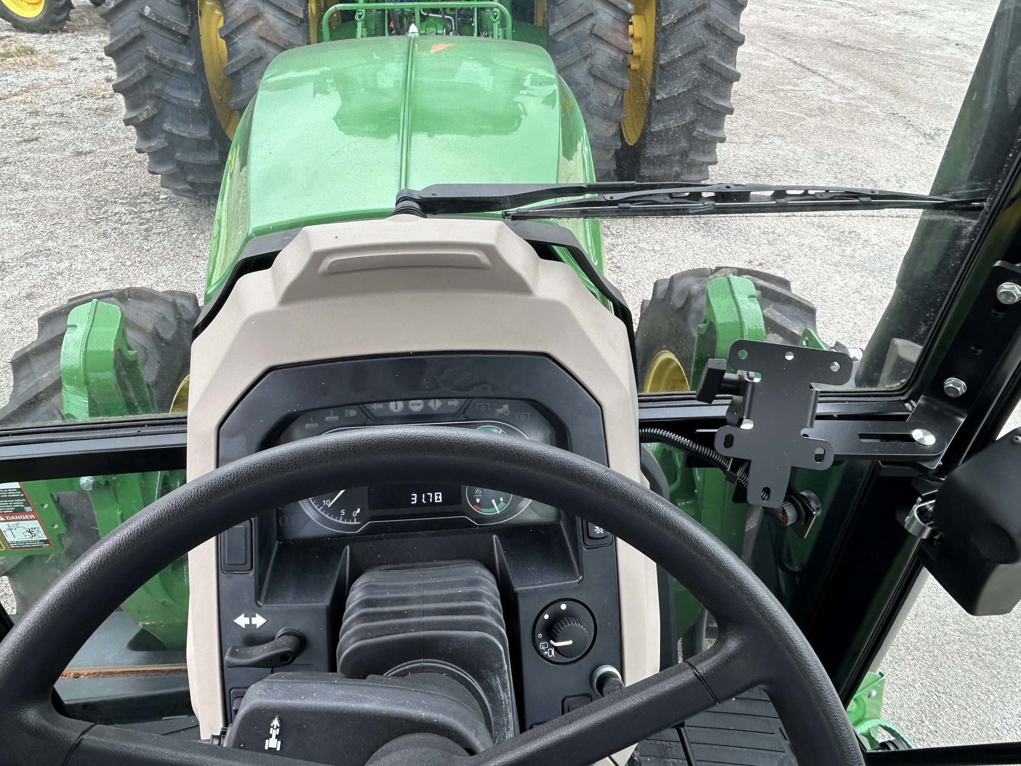 2022 John Deere 6105E Image 10