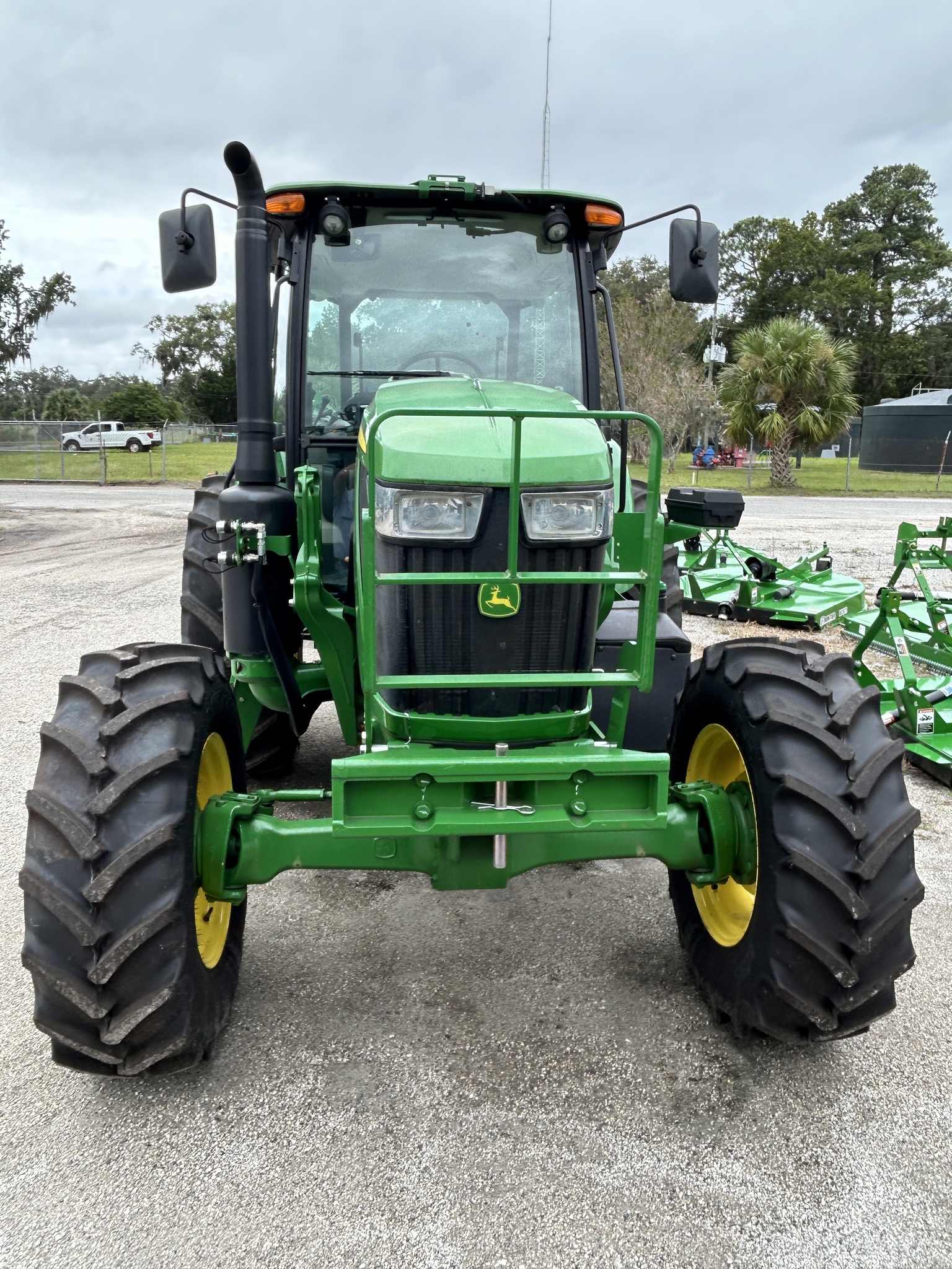 2022 John Deere 6105E Image 3