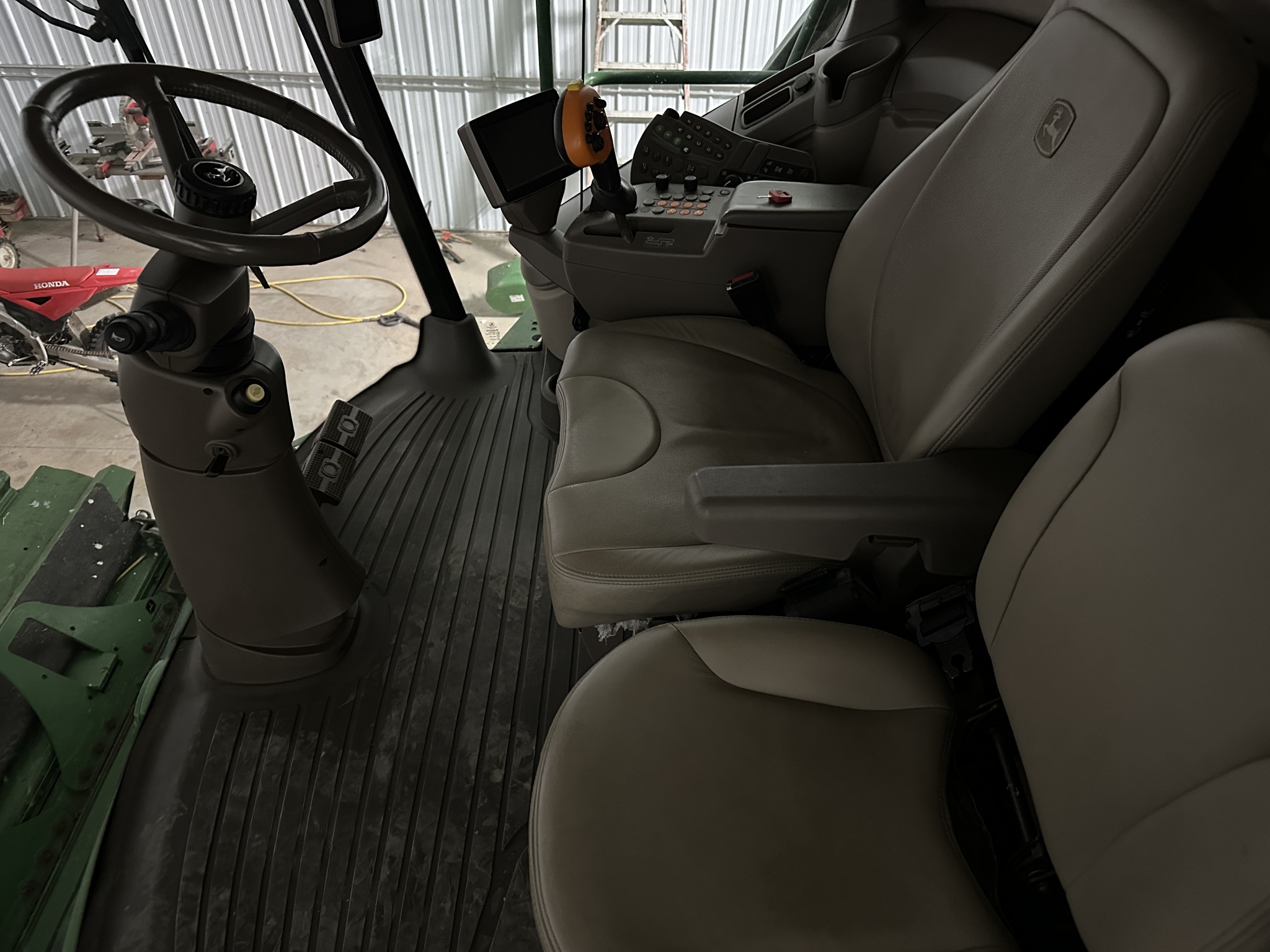2016 John Deere S660 Image 25