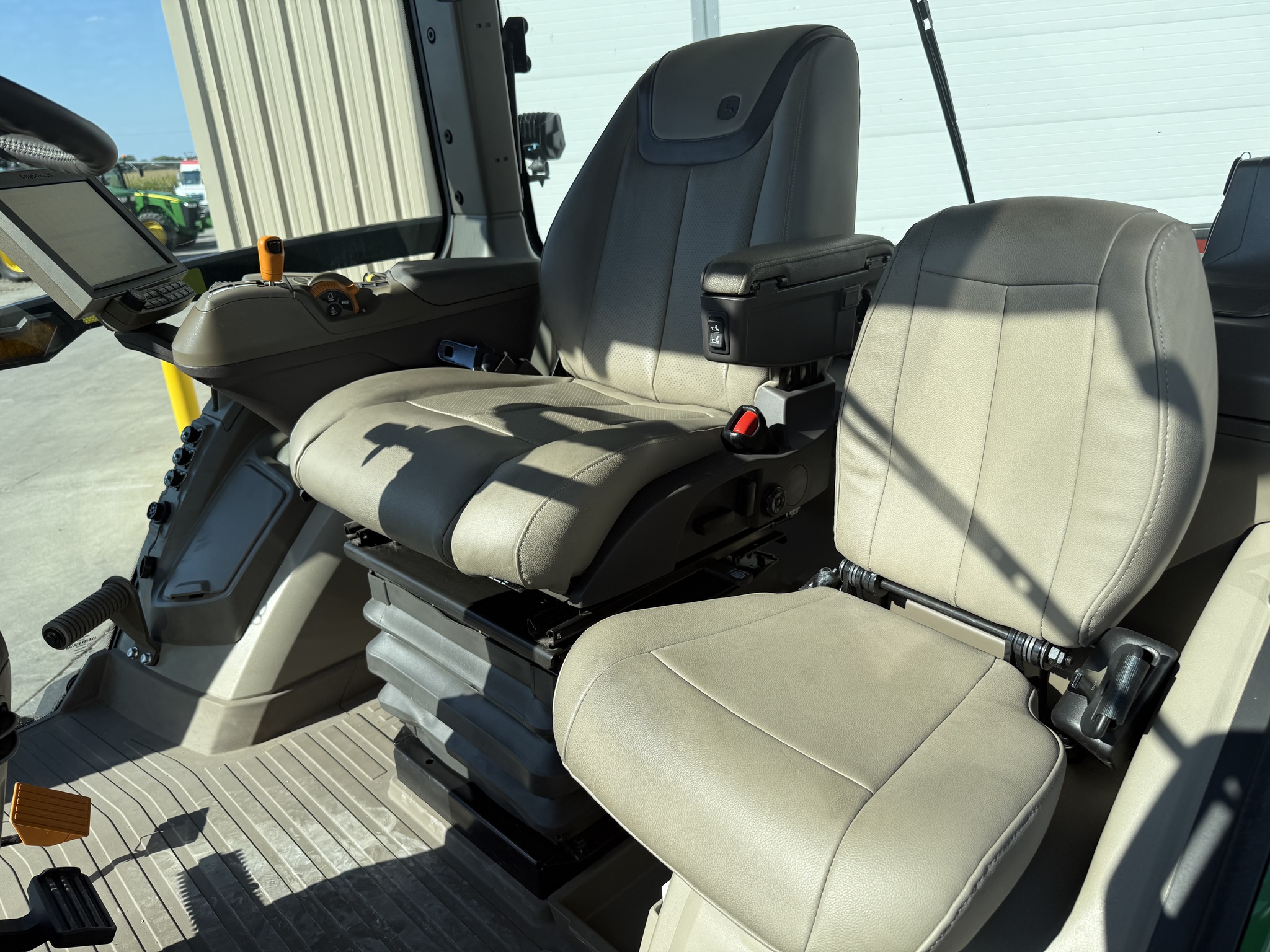 2023 John Deere 8RT 370 Image 11