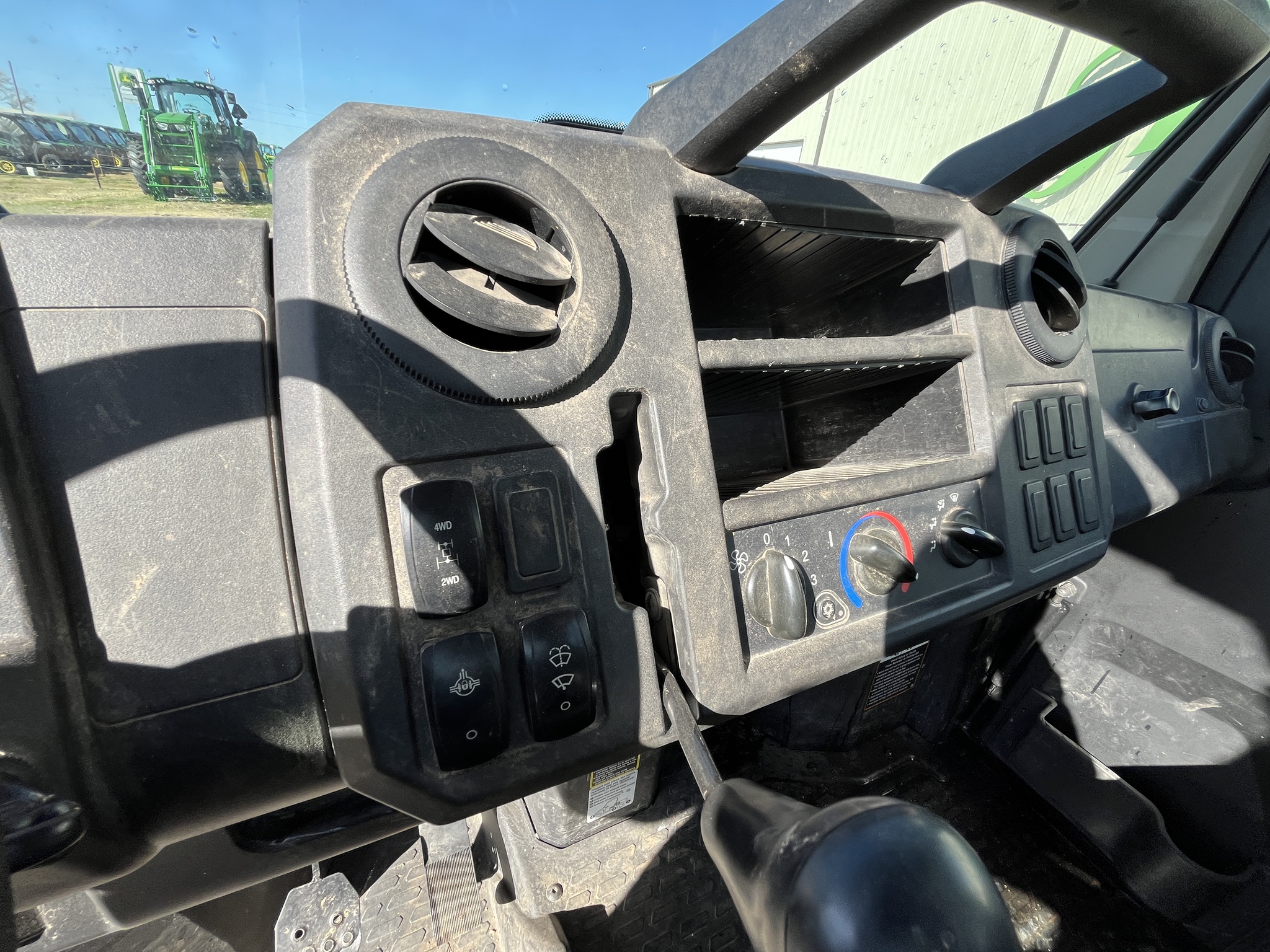  2022 John Deere XUV 835M at Heritage Tractor in Rogersville, MO