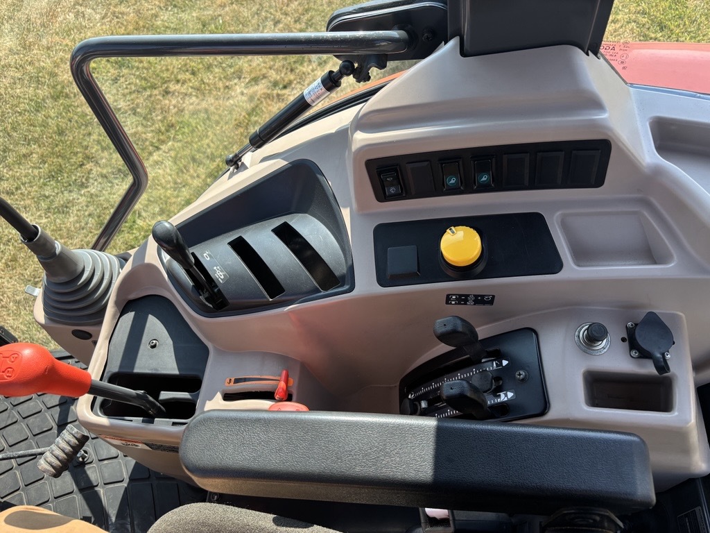 2015 Kubota M6060 Image 7