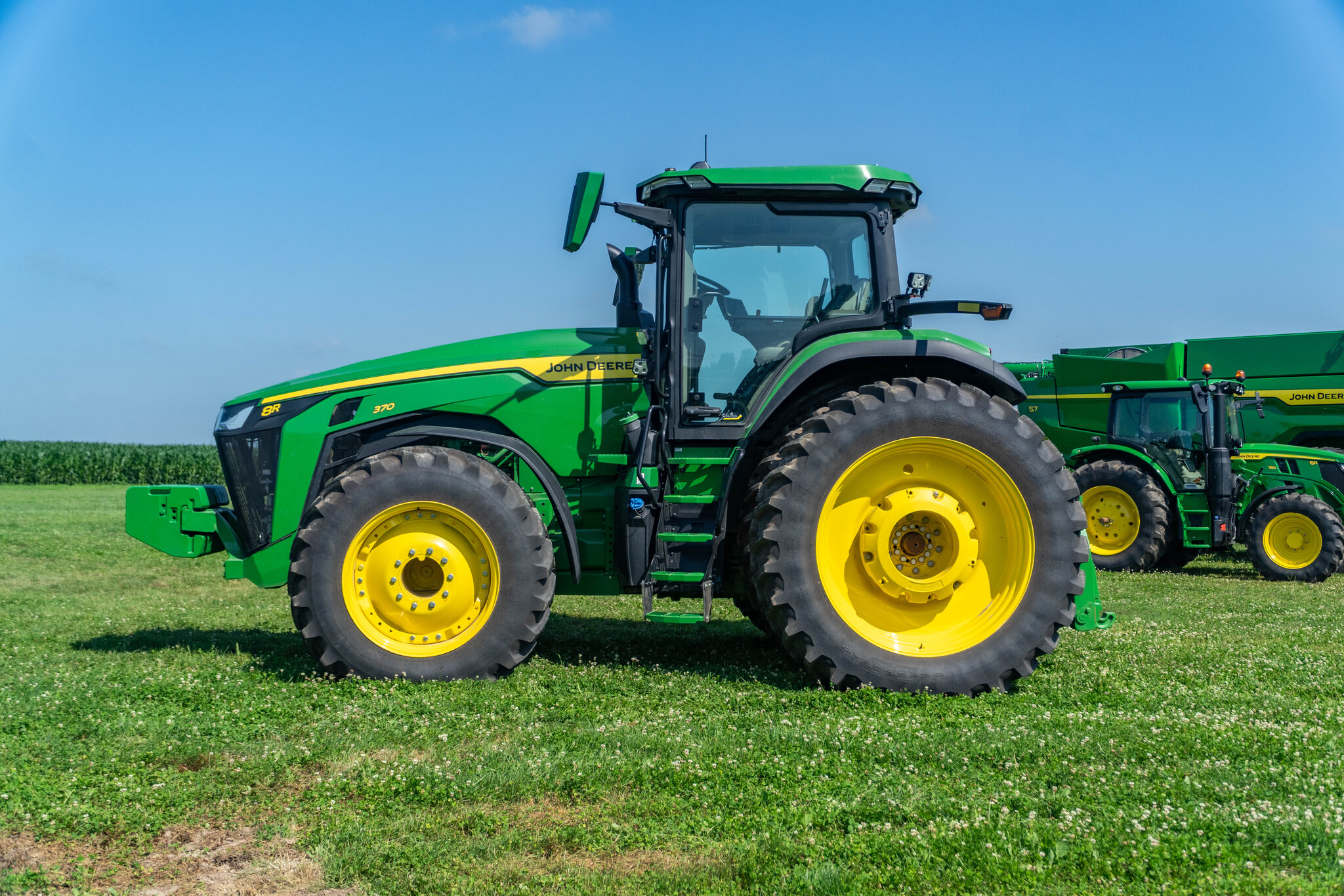Used 2025 John Deere 8R 370 Row Crop Tractors at Koenig Equipment in Urbana, OH - PhotoXL2