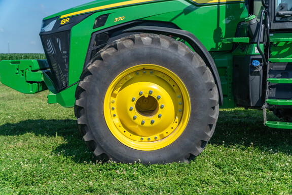Used 2025 John Deere 8R 370 Row Crop Tractors at Koenig Equipment in Urbana, OH - Photo9