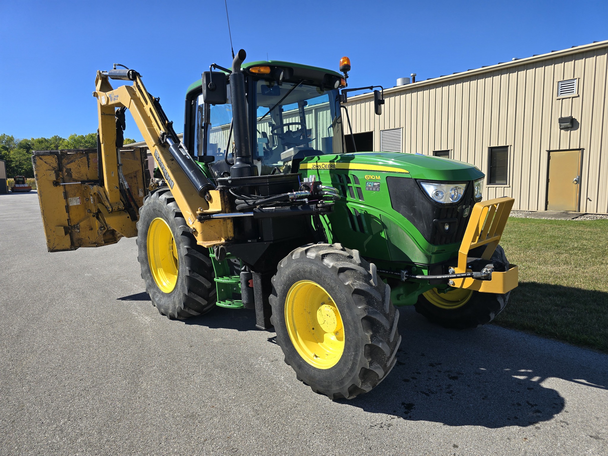 2018 John Deere 6110M Image 2