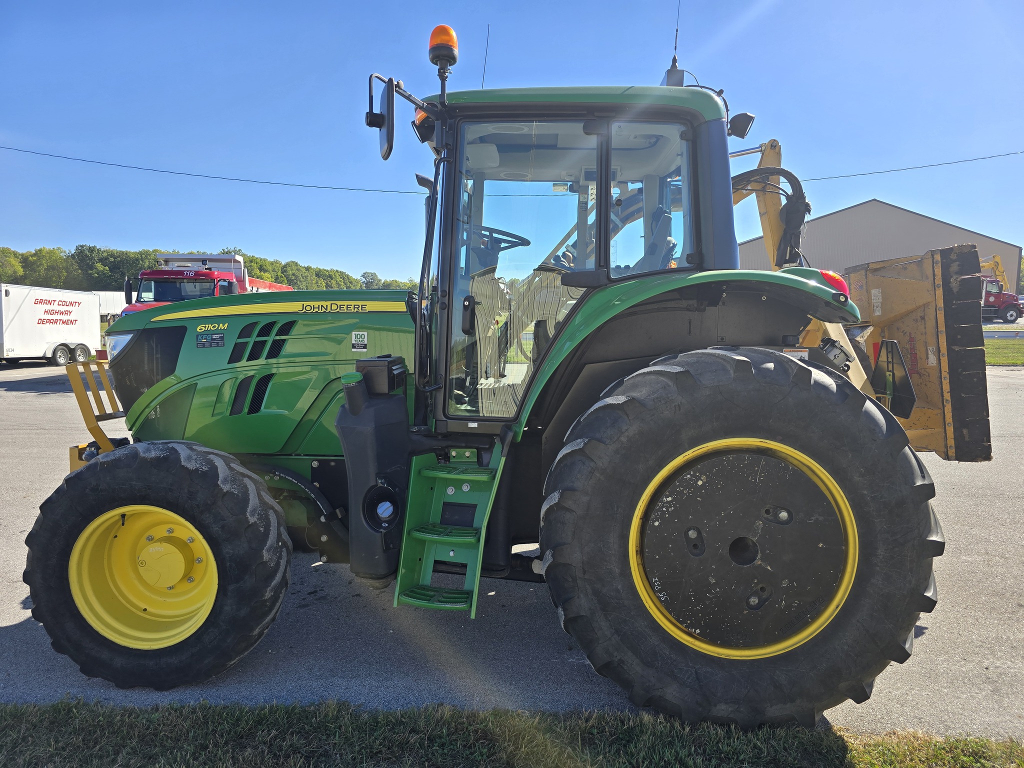2018 John Deere 6110M Image 6