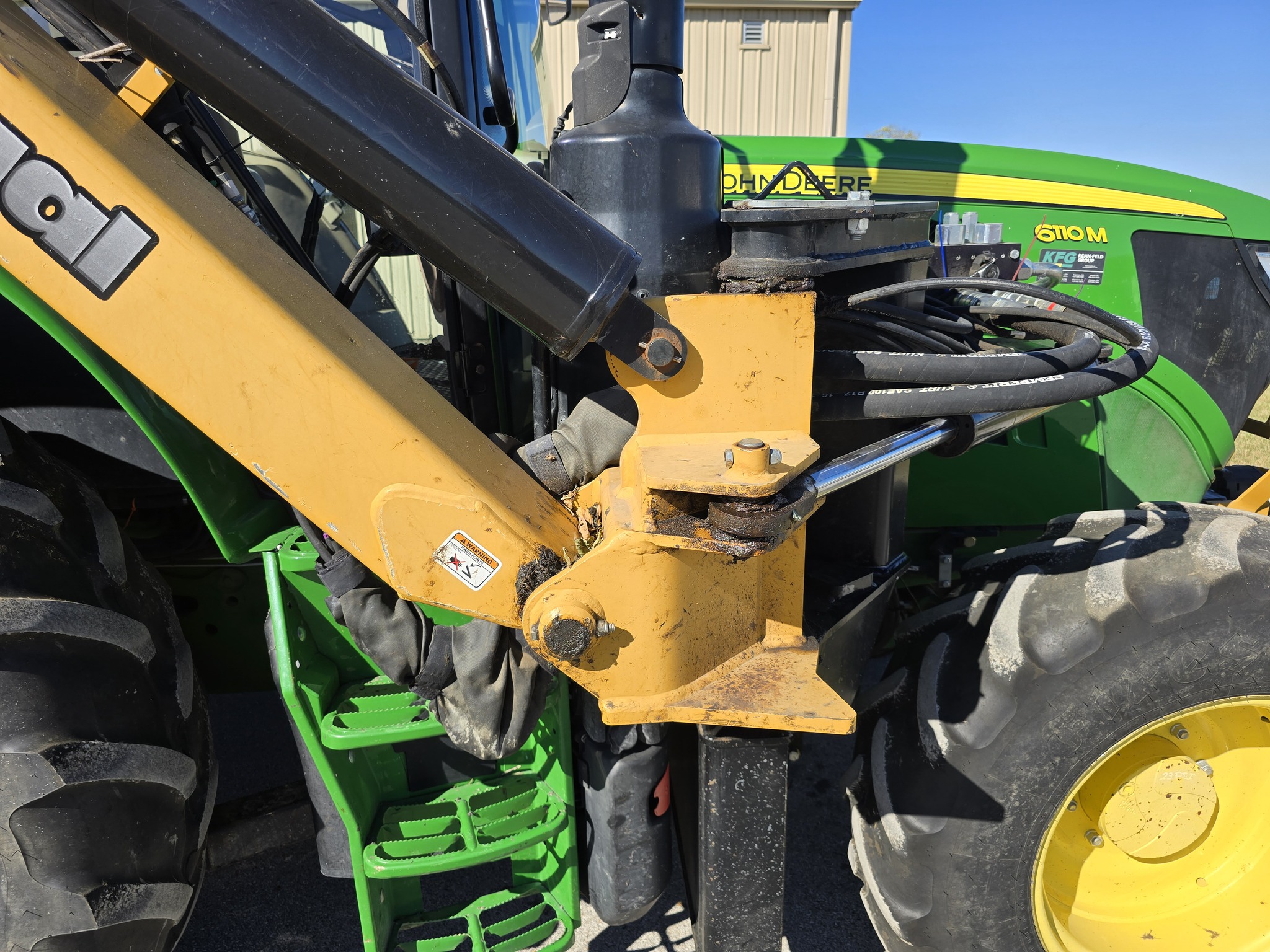 2018 John Deere 6110M Image 10