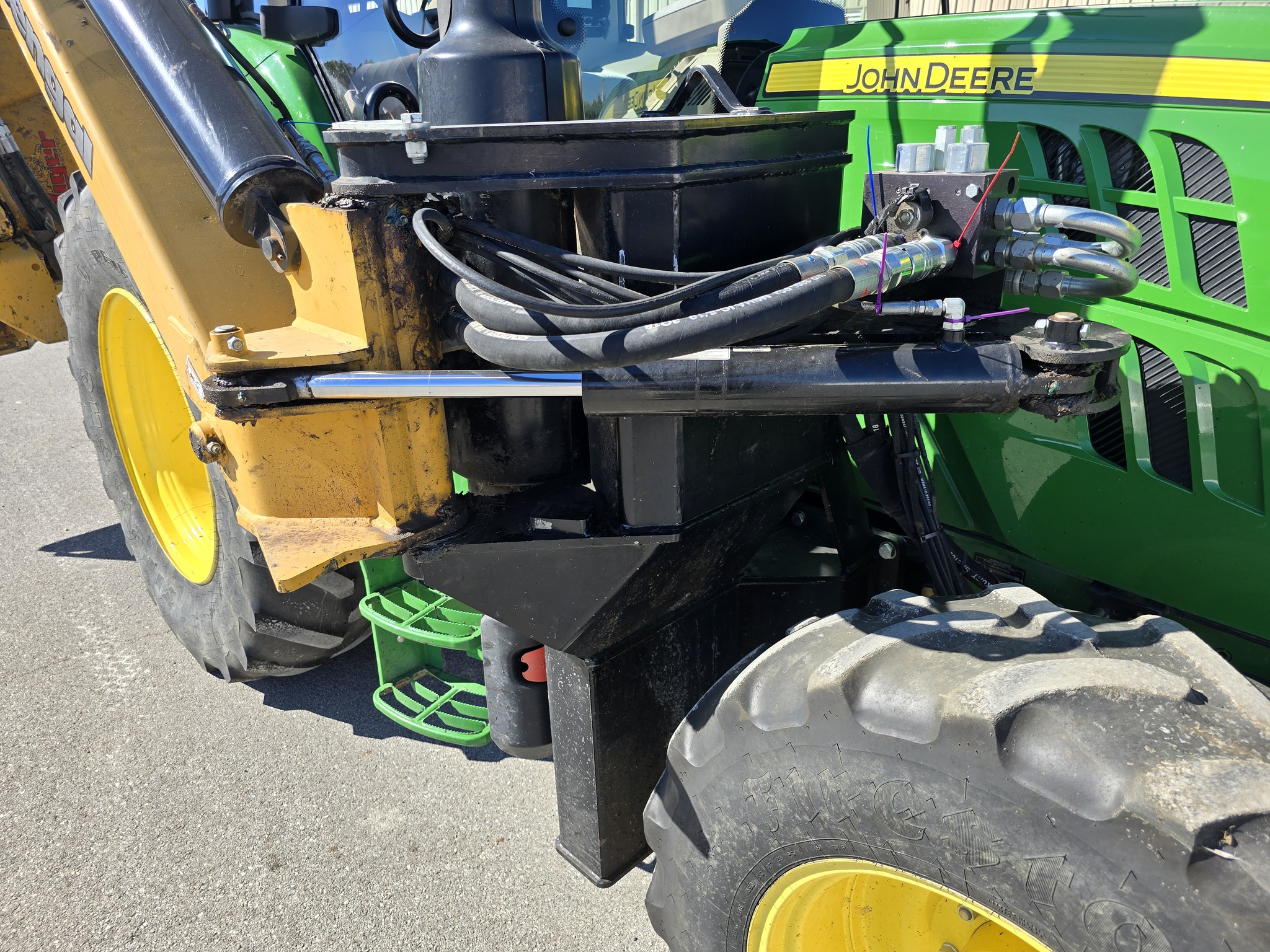2018 John Deere 6110M Image 9